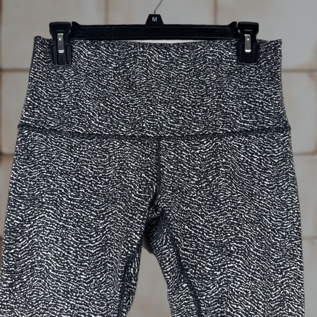 Lululemon Lululemon Wunder Under High-Rise 25" Leggings Black White Ripple Print Womens 8 Cropped Stretch Yoga Size 30" / US 8 / IT 44 - 1 Thumbnail