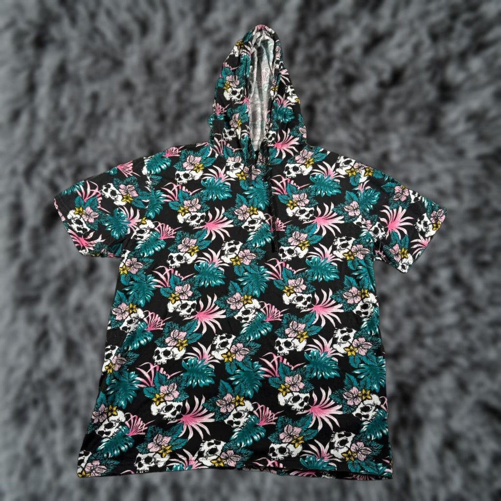 Vintage **WXYZ Mens Hooded T-Shirt Sz M Gothic Floral Grunge Streetwear** User: WXYZ Mens Hooded T-Shirt Sz M Gothic Floral Grunge Streetwear Size US M / EU 48-50 / 2 - 1 Thumbnail