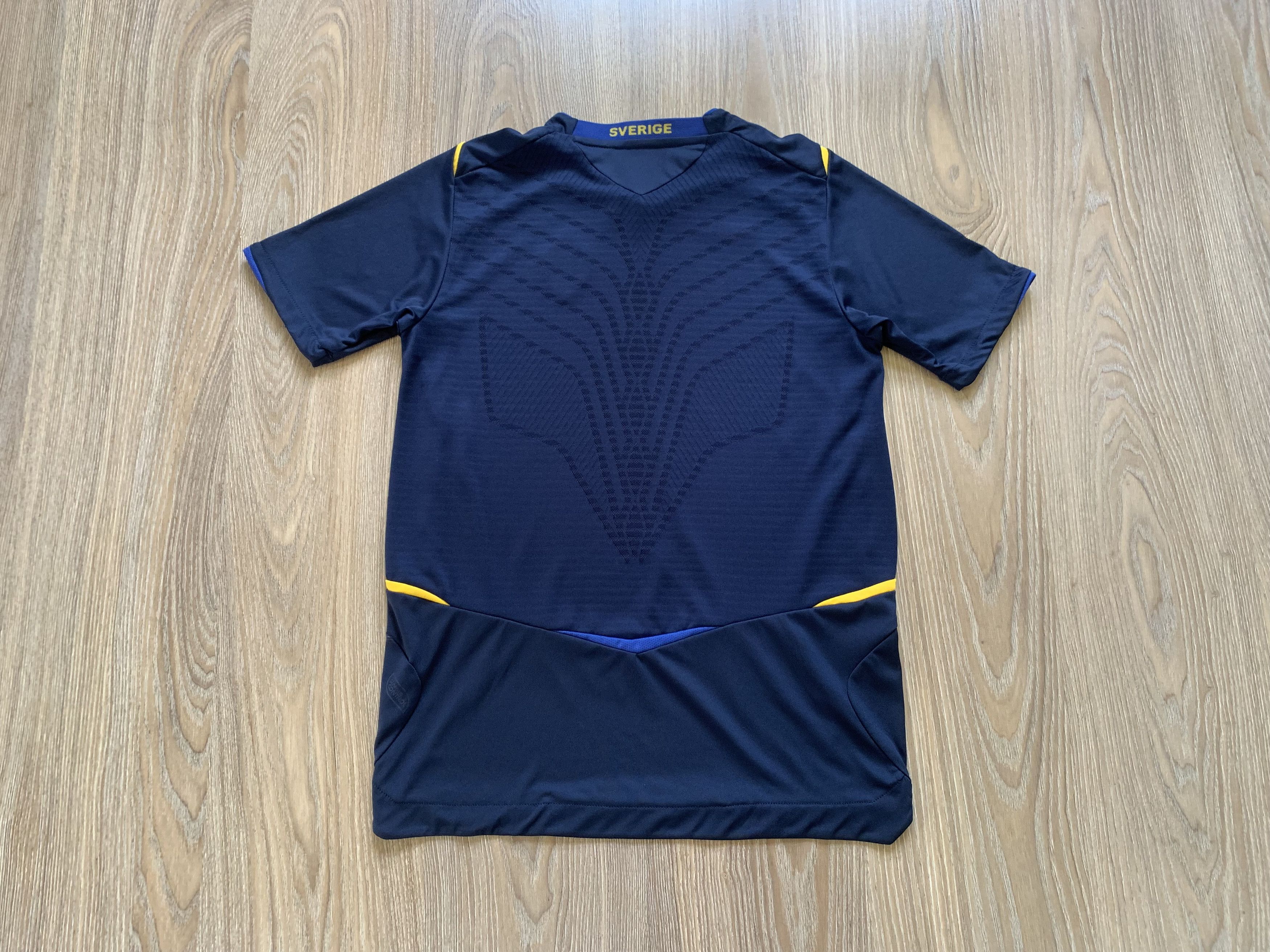 Umbro Umbro Sweden National Team Football Shirt 2008-2009 Size US S / EU 44-46 / 1 - 2 Thumbnail