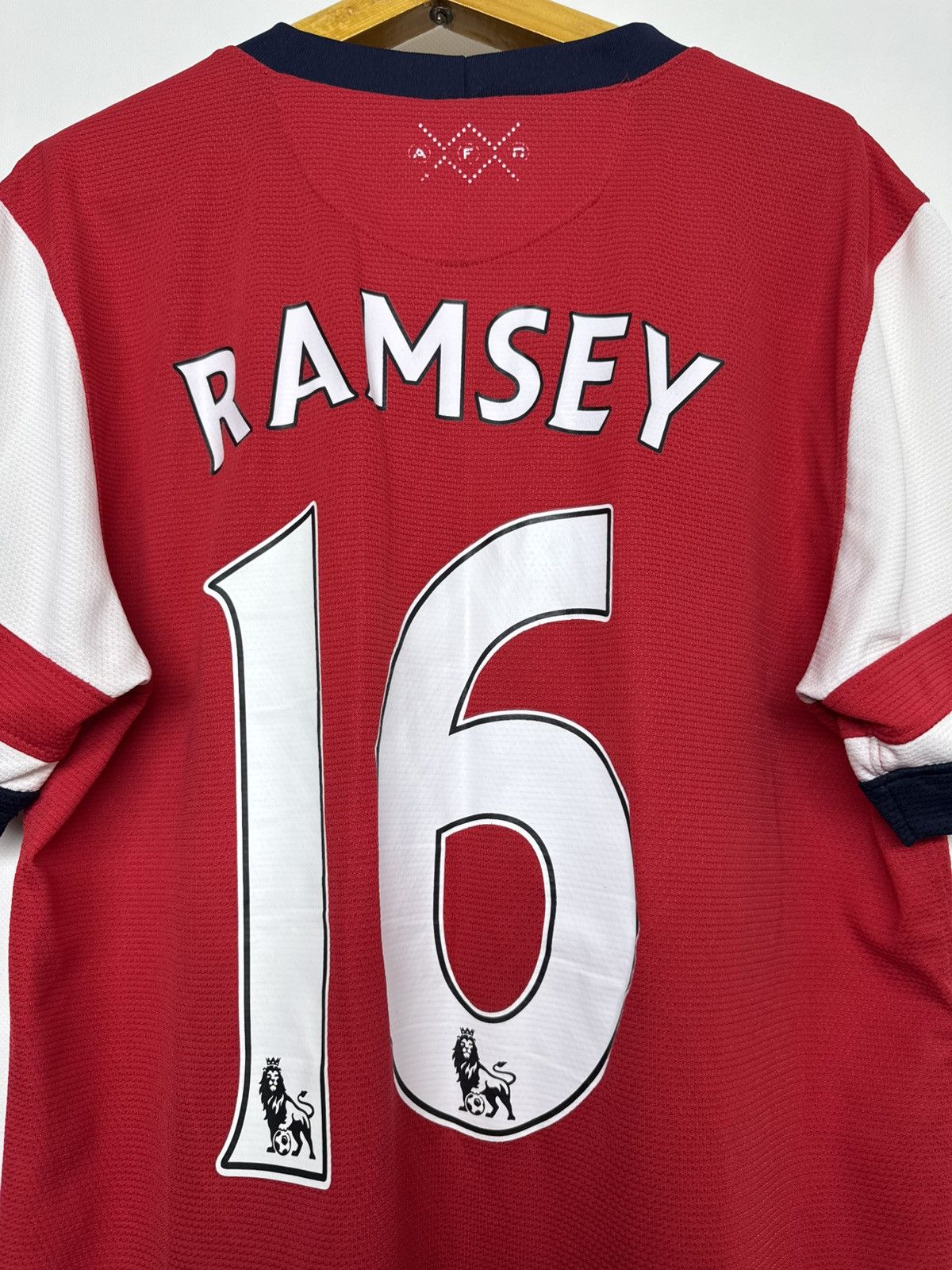 Nike Vintage RARE NIKE FC ARSENAL LONDON ENGLAND SOCCER JERSEY Size US M / EU 48-50 / 2 - 3 Thumbnail
