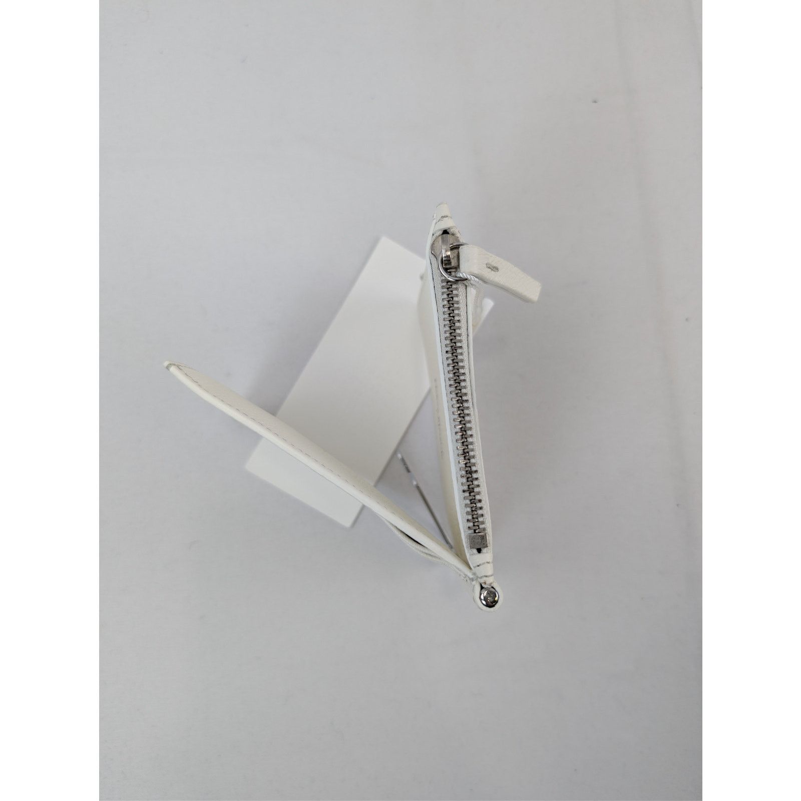 Maison Margiela o1rshd1 Size: OS / Grainy Leather Money Clip Wallet in White Size ONE SIZE - 10 Thumbnail
