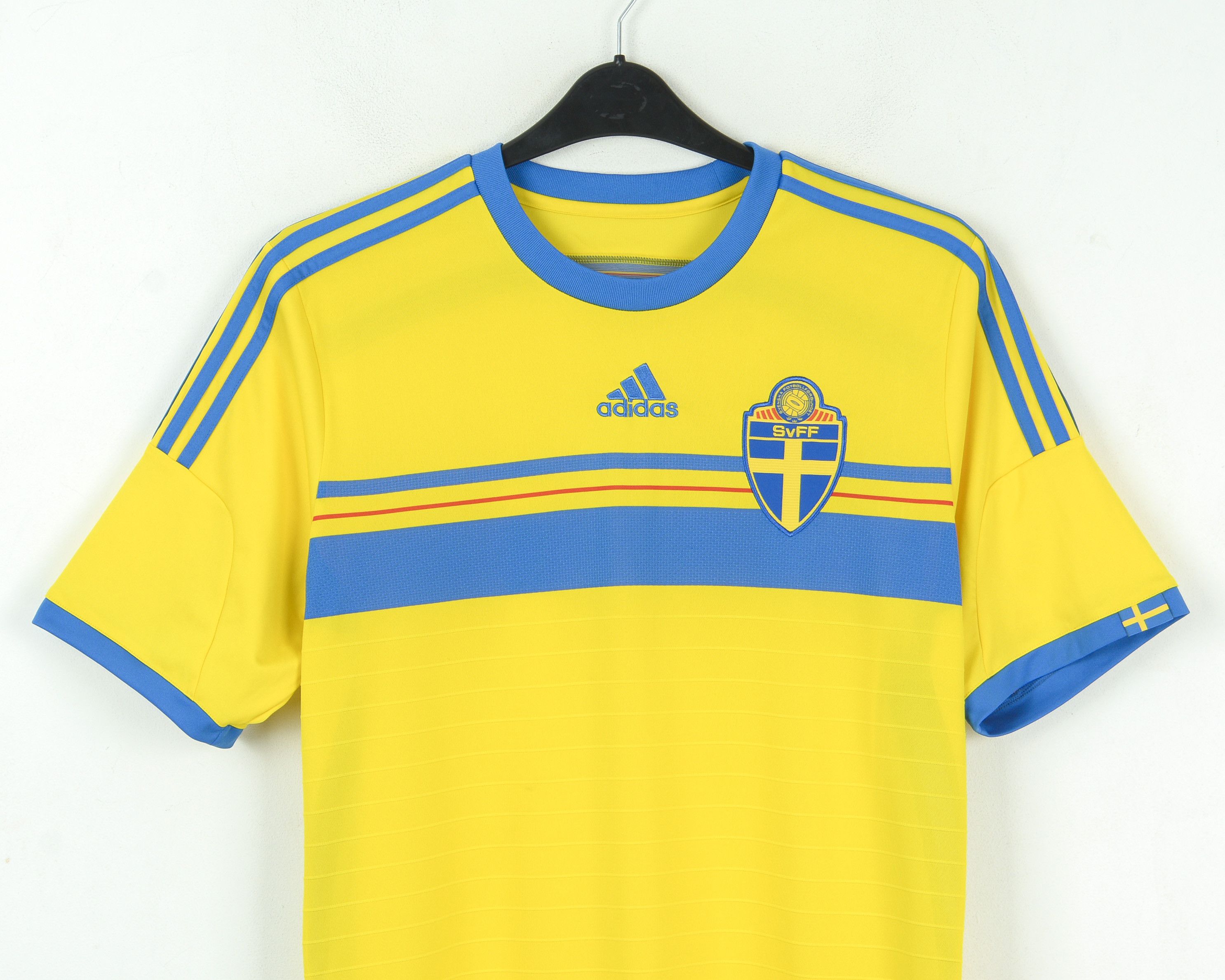 Adidas Sweden Men L Football Soccer Home Jersey Shirt Kit 2014 2015 Size US L / EU 52-54 / 3 - 2 Thumbnail