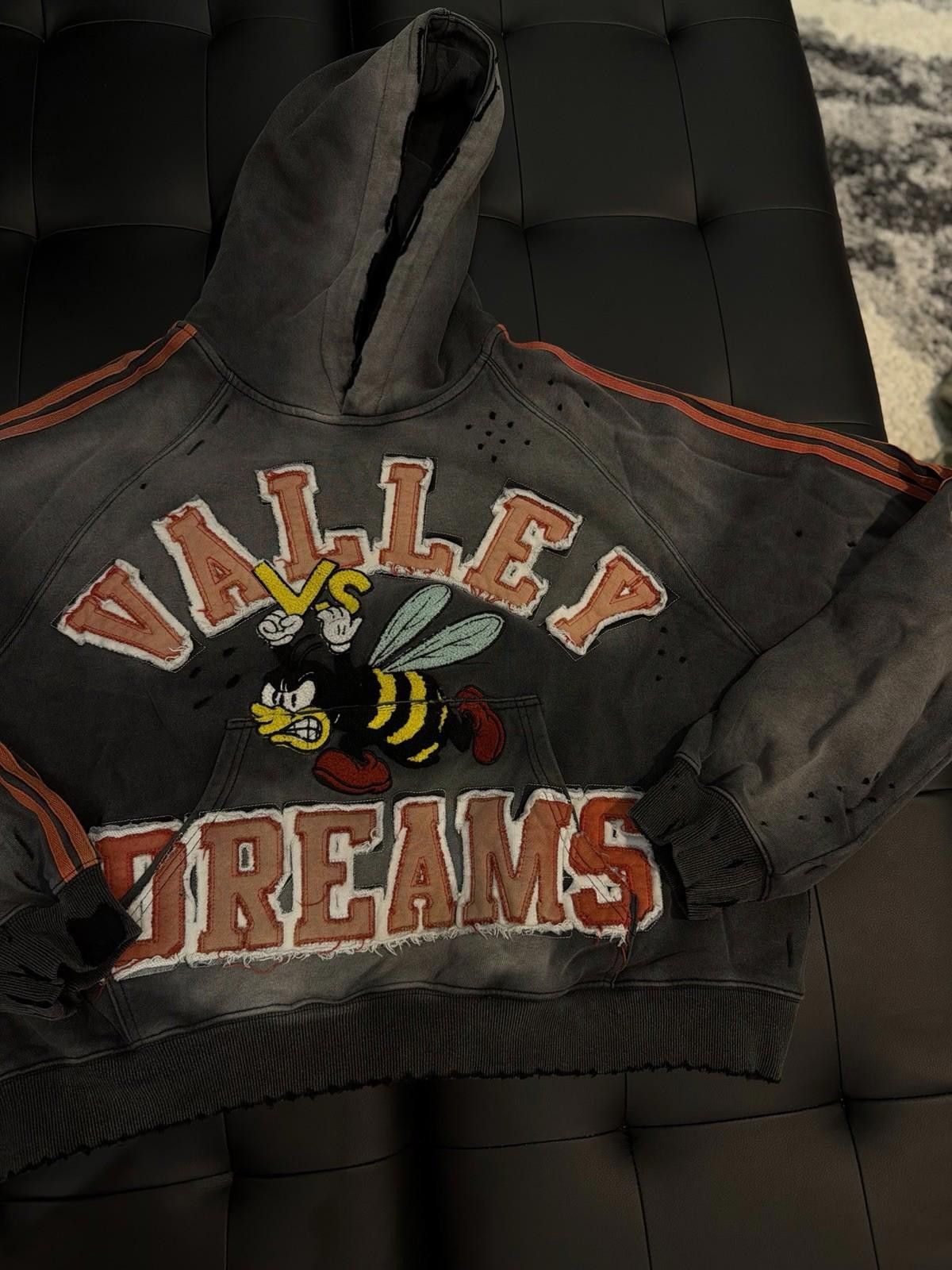 Vale Size XL Vale Pullover Hoodie Valley Black Red Bumble Bee Size US XL / EU 56 / 4 - 5 Thumbnail