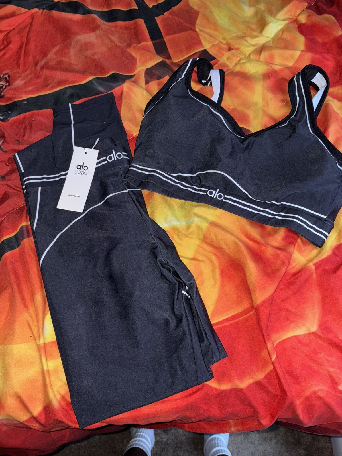 Alo Yoga Alo Yoga Black Matching Set NWT Leggings + Sports Bra Size 28" / US 6 / IT 42 - 7 Thumbnail