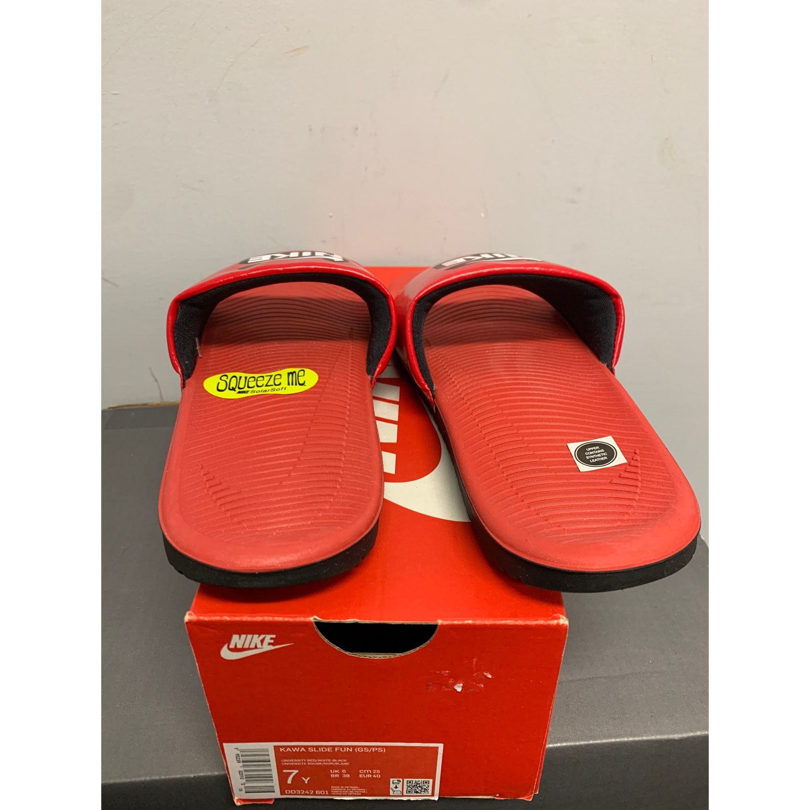 Nike NEW Kid’s Nike Kawa Fun Slide Sandals Red Size 7Y SHIPS NOW Size US 7 / EU 40 - 3 Thumbnail