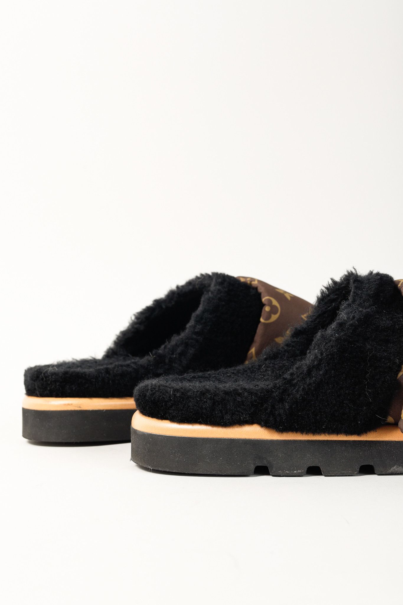 Louis Vuitton Louis Vuitton 2022 Pool Pillow Comfort Shearling Mules Size US 8.5 / EU 41-42 - 9 Thumbnail