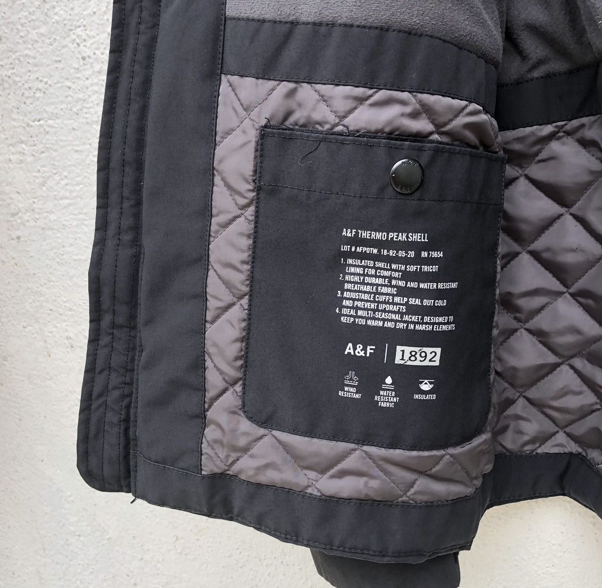 Abercrombie & Fitch Abercrombie & Fitch Black Insulated Waterproof Bomber Jacket Size US M / EU 48-50 / 2 - 19 Thumbnail
