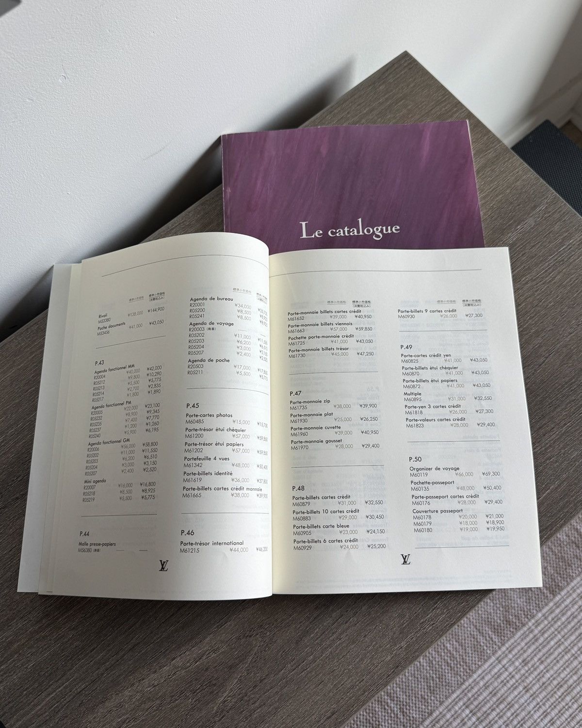 Louis Vuitton Louis Vuitton 1996 Le Catalogue Book Size ONE SIZE - 3 Thumbnail