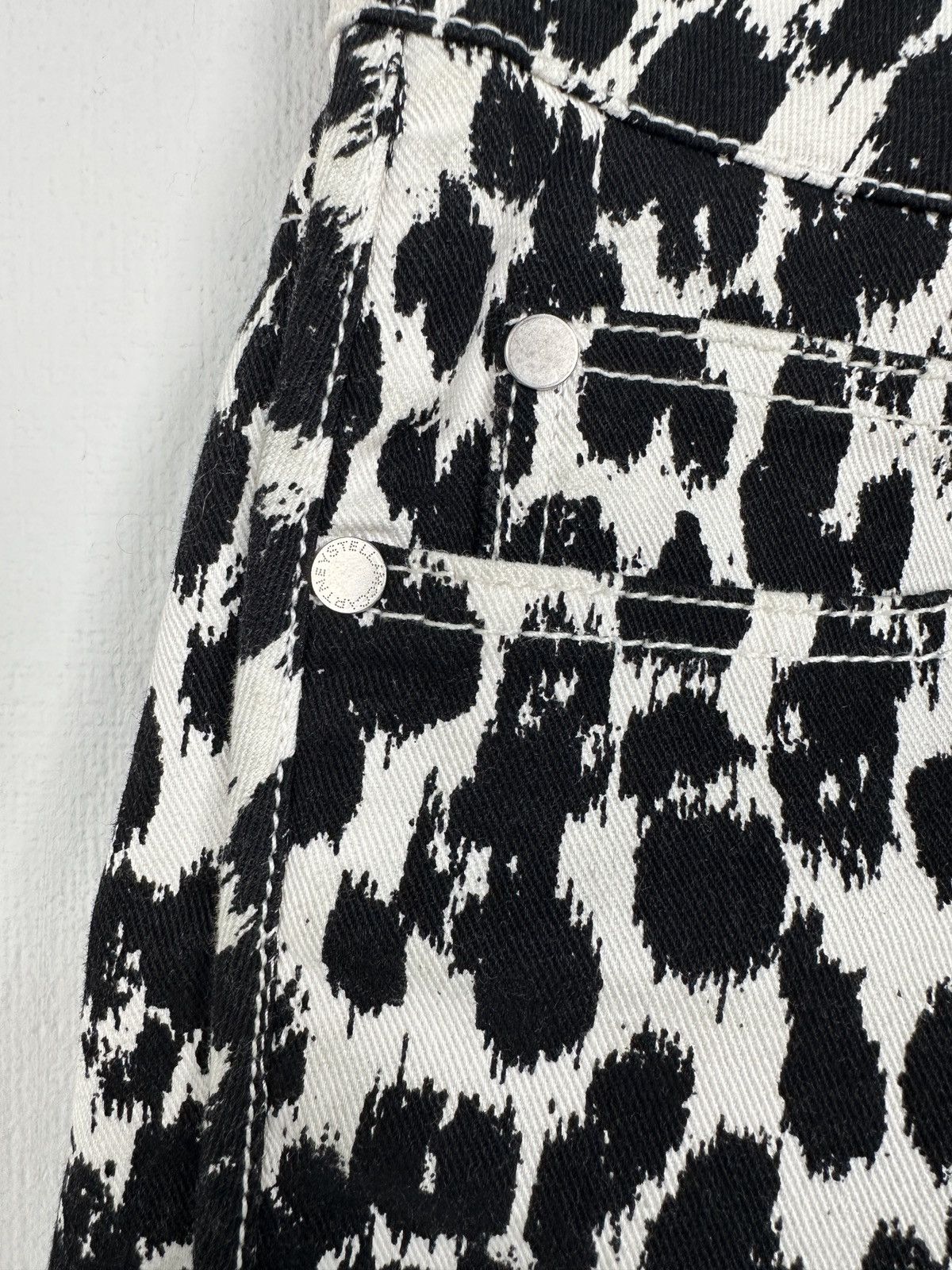 Stella McCartney Stella McCartney Leopard Print Denim Shorts size 26 Size 26" / US 2 / IT 38 - 8 Thumbnail