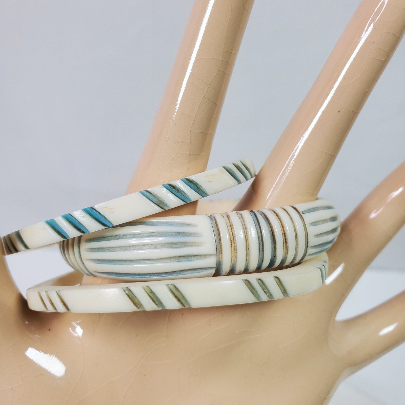 The Unbranded Brand Casual Career 3 Plastic Cream & Blue Bangles NOS Size ONE SIZE - 2 Thumbnail