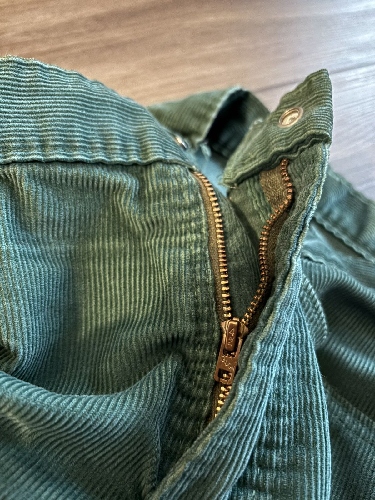 Levi's × Vintage 70's Green Corduroy Vintage Bell Bottom Pants Size US 32 / EU 48 - 2 Thumbnail