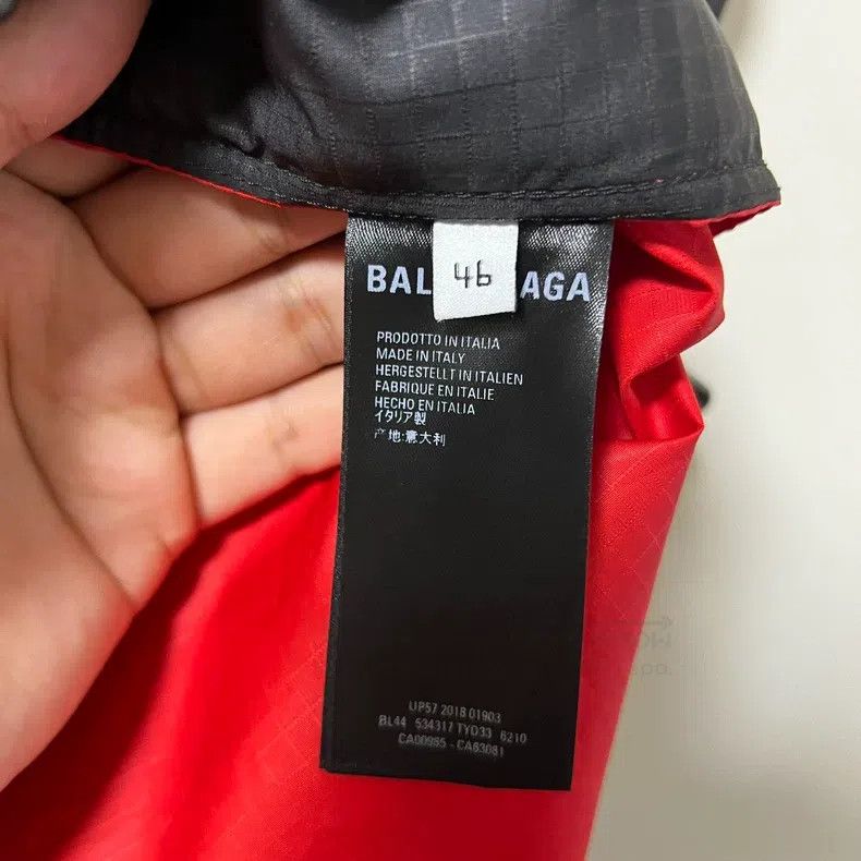 Balenciaga Balenciaga Red and Blue Colorblock Letter Logo Windbreaker Size US S / EU 44-46 / 1 - 4 Thumbnail