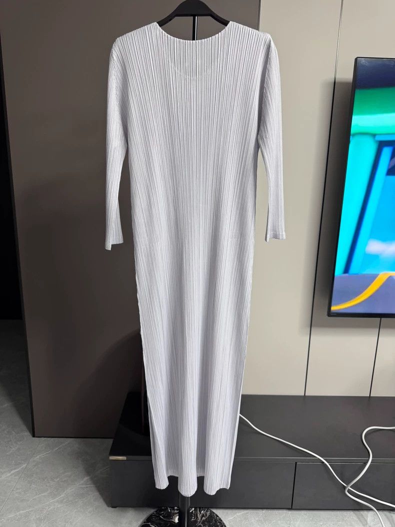Issey Miyake Issey Miyake size:3 A light grey single-sided slit dress w Size S / US 4 / IT 40 - 2 Thumbnail