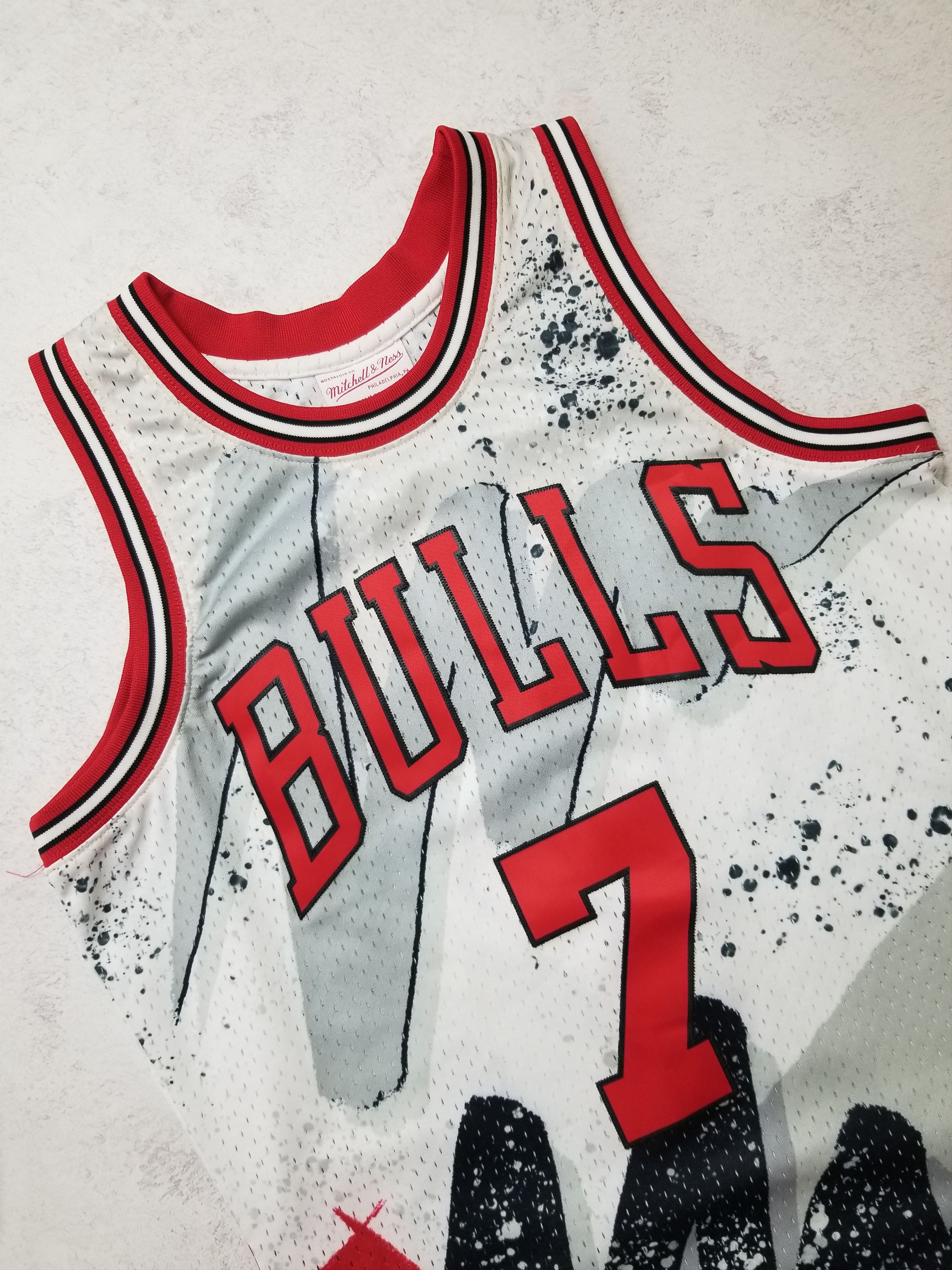Mitchell & Ness Chicago Bulls 7 Toni Kukoc Hyper Hoops Swingman Jersey Size US S / EU 44-46 / 1 - 14 Thumbnail