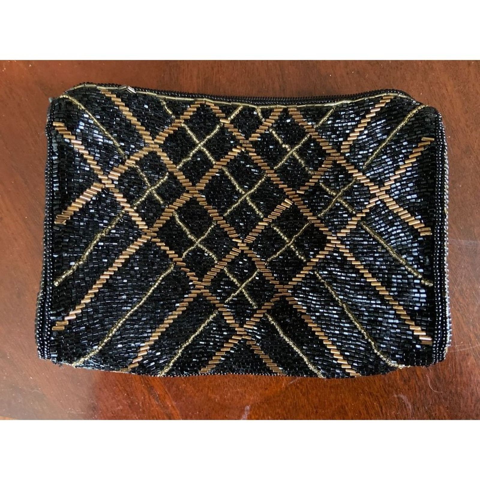 Saks Fifth Avenue Saks Fifth Avenue Beautiful Beaded Handbag Size ONE SIZE - 1 Thumbnail