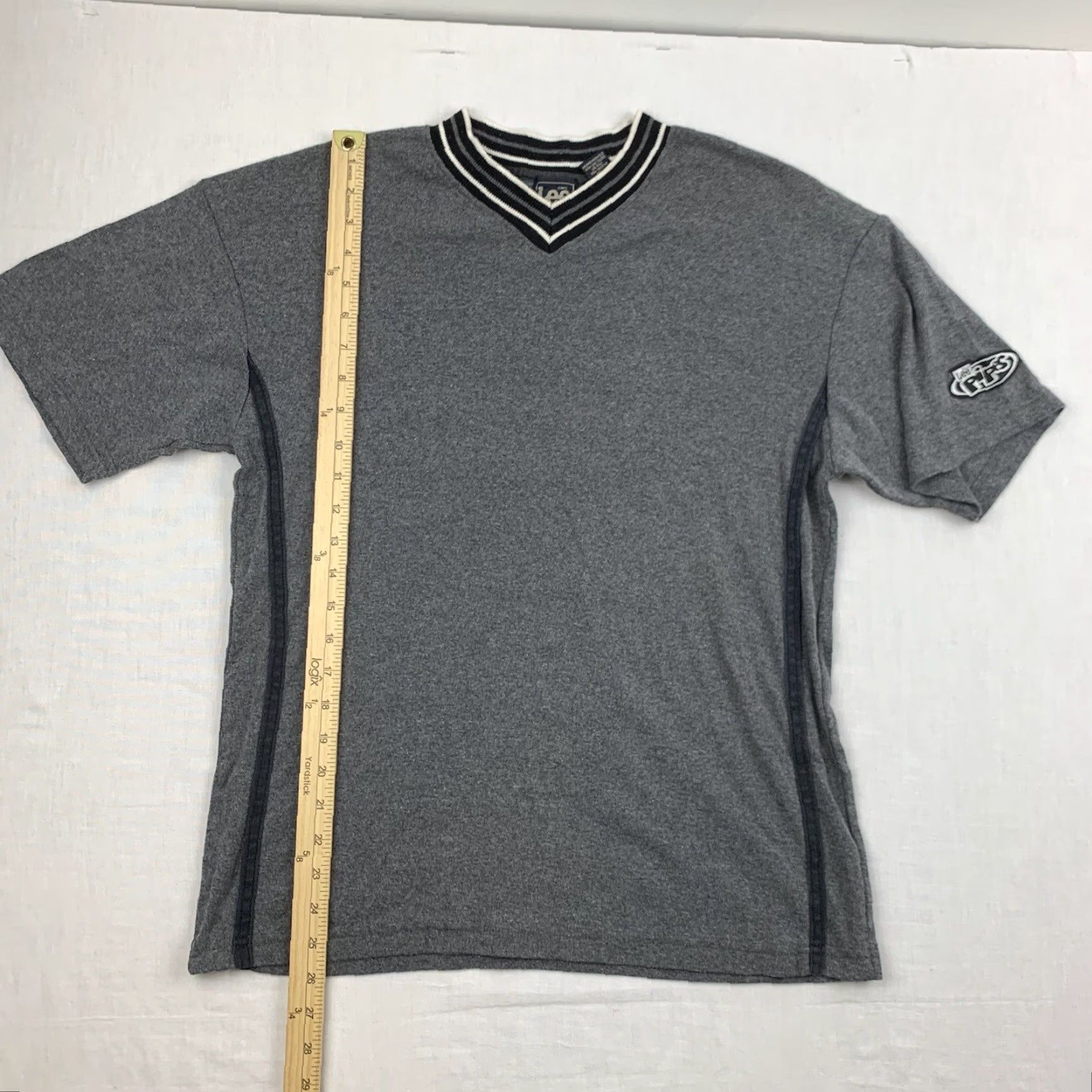 Lee VINTAGE Lee Grunge T-Shirt Adult Large Gray V-Neck 2000s Skater Mens Size US L / EU 52-54 / 3 - 6 Thumbnail