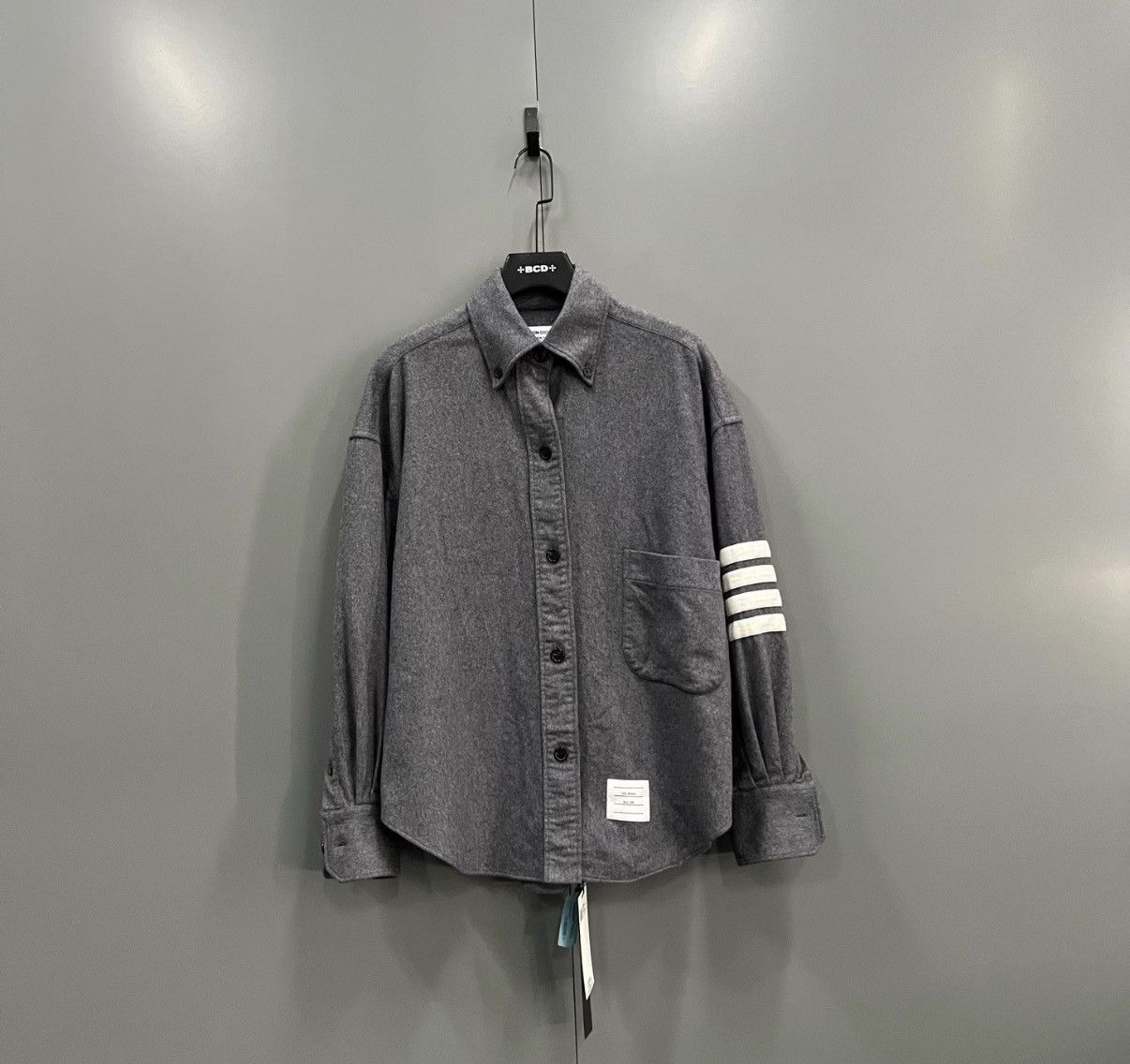 Thom Browne Thom Browne Grey Four-Stripe Shirt J41 Size US S / EU 44-46 / 1 - 1 Thumbnail