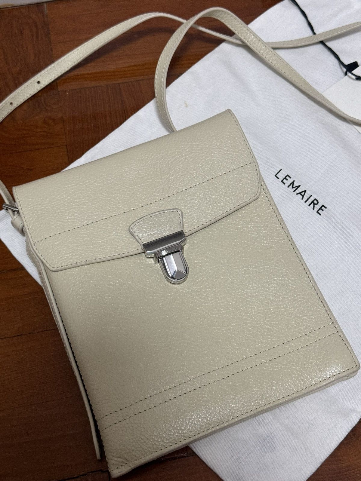 Lemaire Off-white Calf Leather Gear Crossbody Bag Pouch Size ONE SIZE - 3 Thumbnail