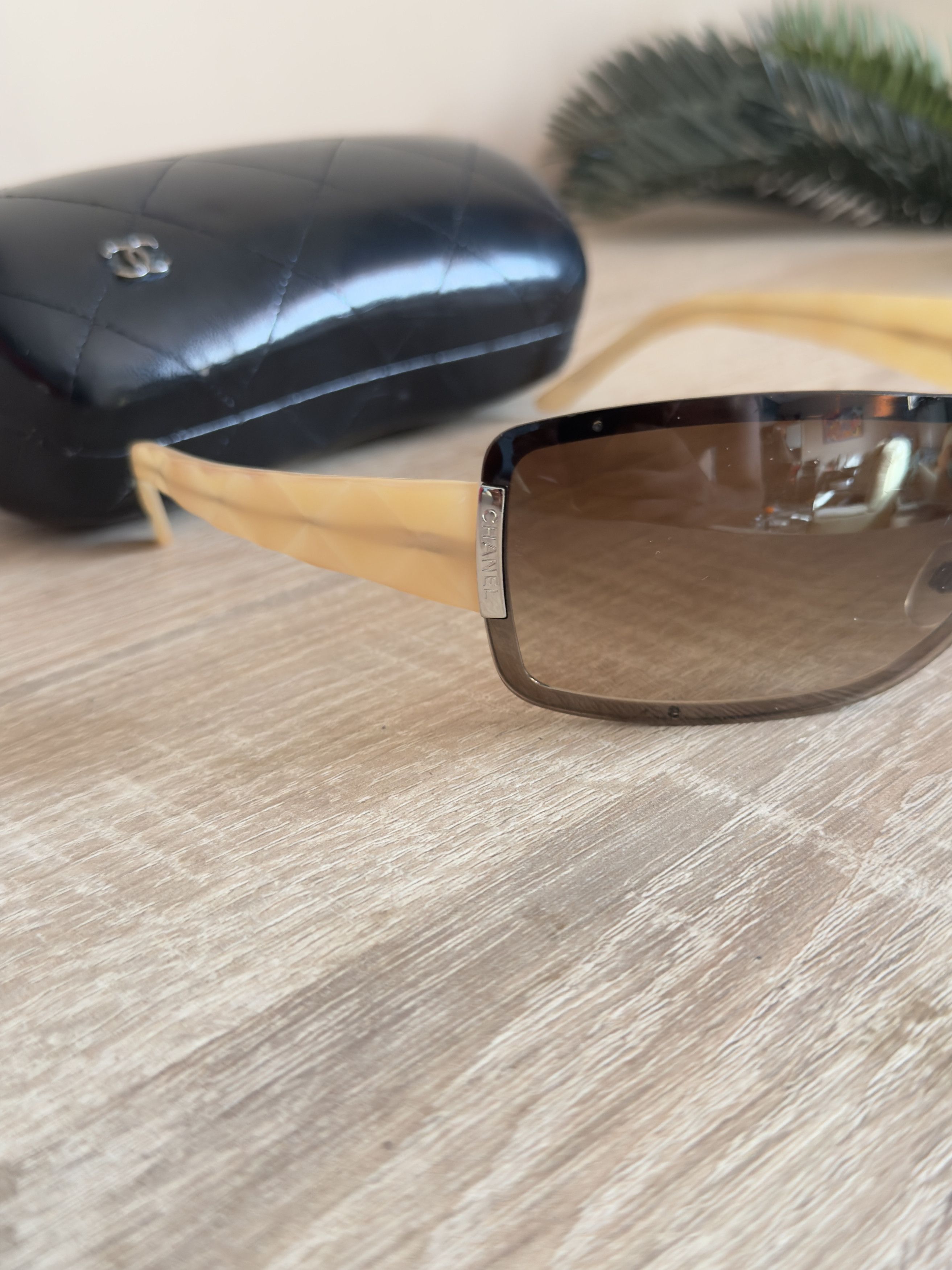 Chanel 🔥 Chanel vintage sunglasses mask cream glossy Size ONE SIZE - 2 Thumbnail