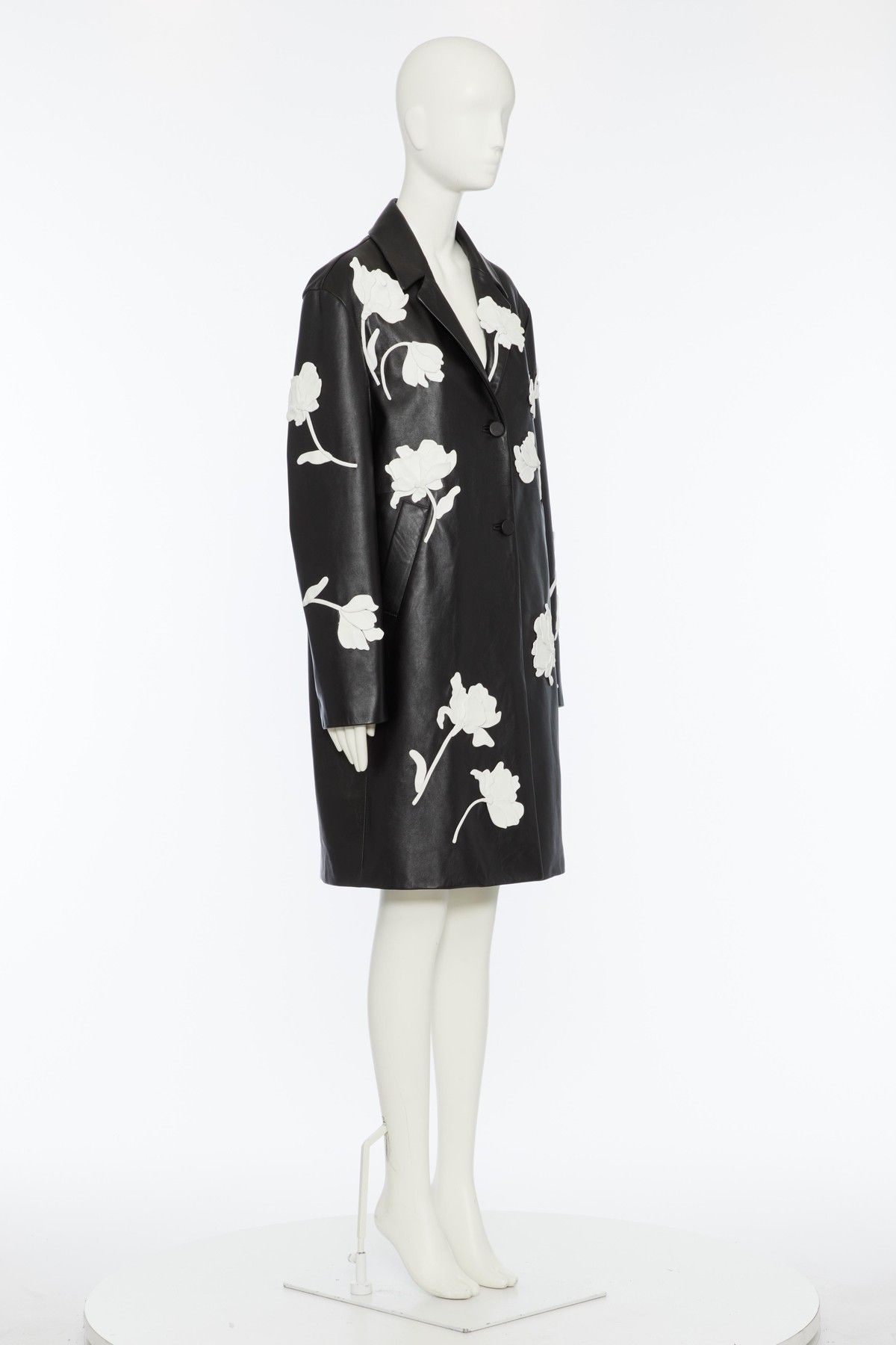 Valentino o1s1wg110525 Floral Applique Leather Coat in Black Size M / US 6-8 / IT 42-44 - 2 Thumbnail