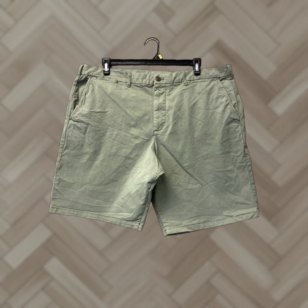 Gap Gap Men Chino Shorts 42 Green Flat Front Casual 12-Inch Fall Spring Summer Winter Size US 42 / EU 58 - 1 Thumbnail