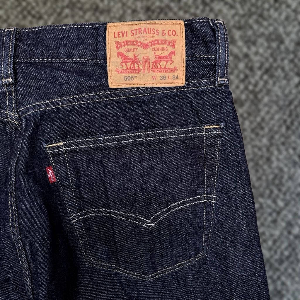 Levi's Levi's 505 Jeans Mens 36x34 Straight Regular Mid Rise Denim Blue 5-Pocket Belt Loops Cotton Regular Inseam 34 Size US 36 / EU 52 - 1 Thumbnail
