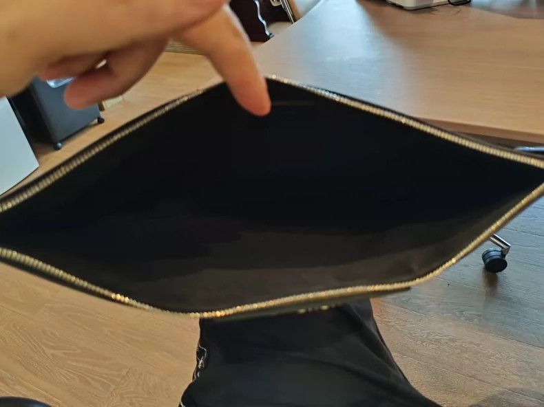 Givenchy Givenchy Men's black leather clutch, fine texture Size ONE SIZE - 5 Thumbnail