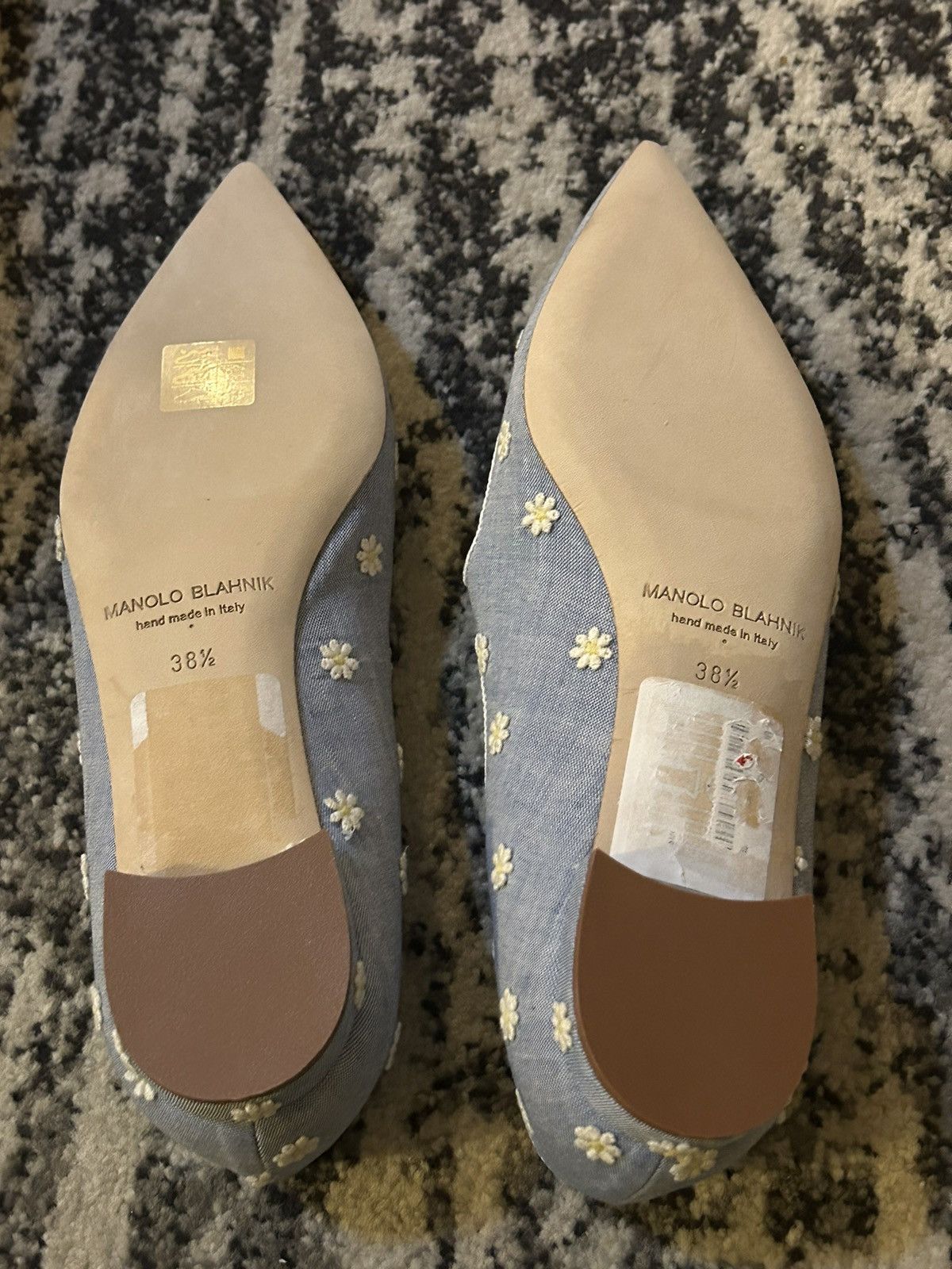 Manolo Blahnik Manolo Blahnik White Campari Embroidered Chambray Mary Jane Size US 8.5 / IT 38.5 - 7 Thumbnail