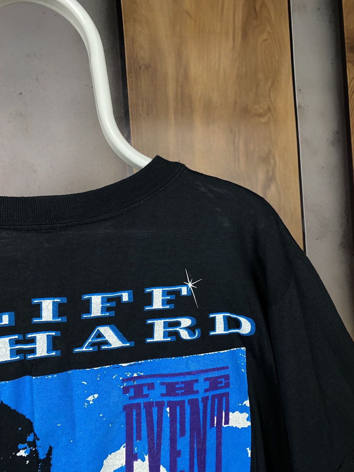 Band Tees 🎸Vintage 1989 T-Shirt Cliff Richard The Shadows Rock Band🎸 Size US L / EU 52-54 / 3 - 11 Thumbnail