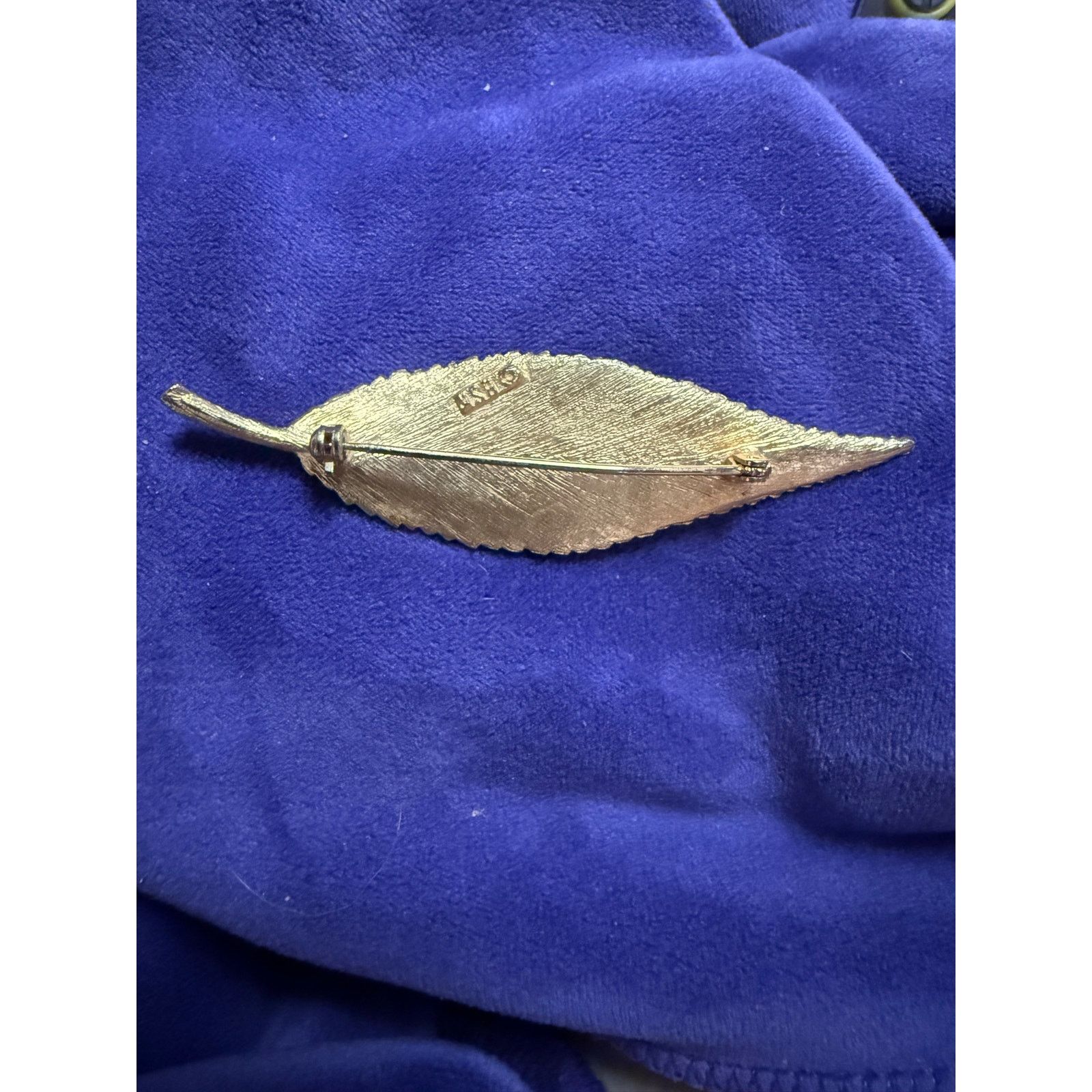 Vintage Vintage 1960s BSK Gold Tone Textured Leaf Brooch Pin Nature Size ONE SIZE - 9 Thumbnail