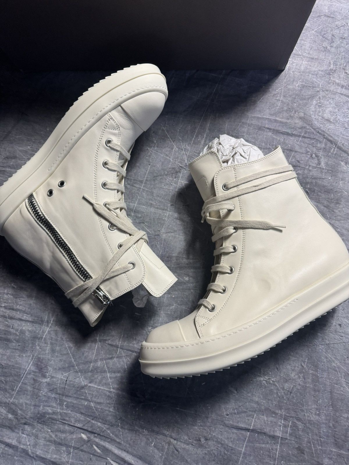 Rick Owens Rick Owens High Top Sneakers in Pearl/Milk Size US 8 / EU 41 - 2 Thumbnail