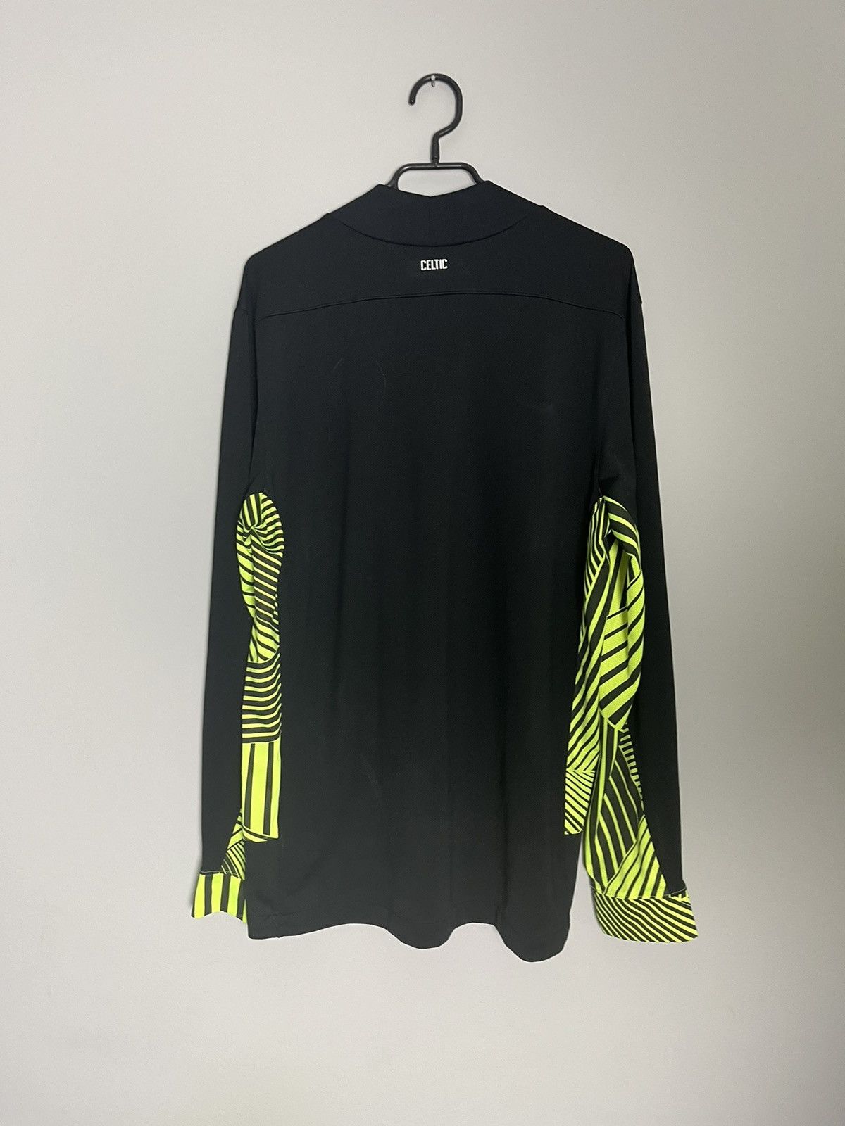 Vintage Nike Celtic goalkeeper 11/12 soccer jersey longsleeve Size US L / EU 52-54 / 3 - 11 Thumbnail