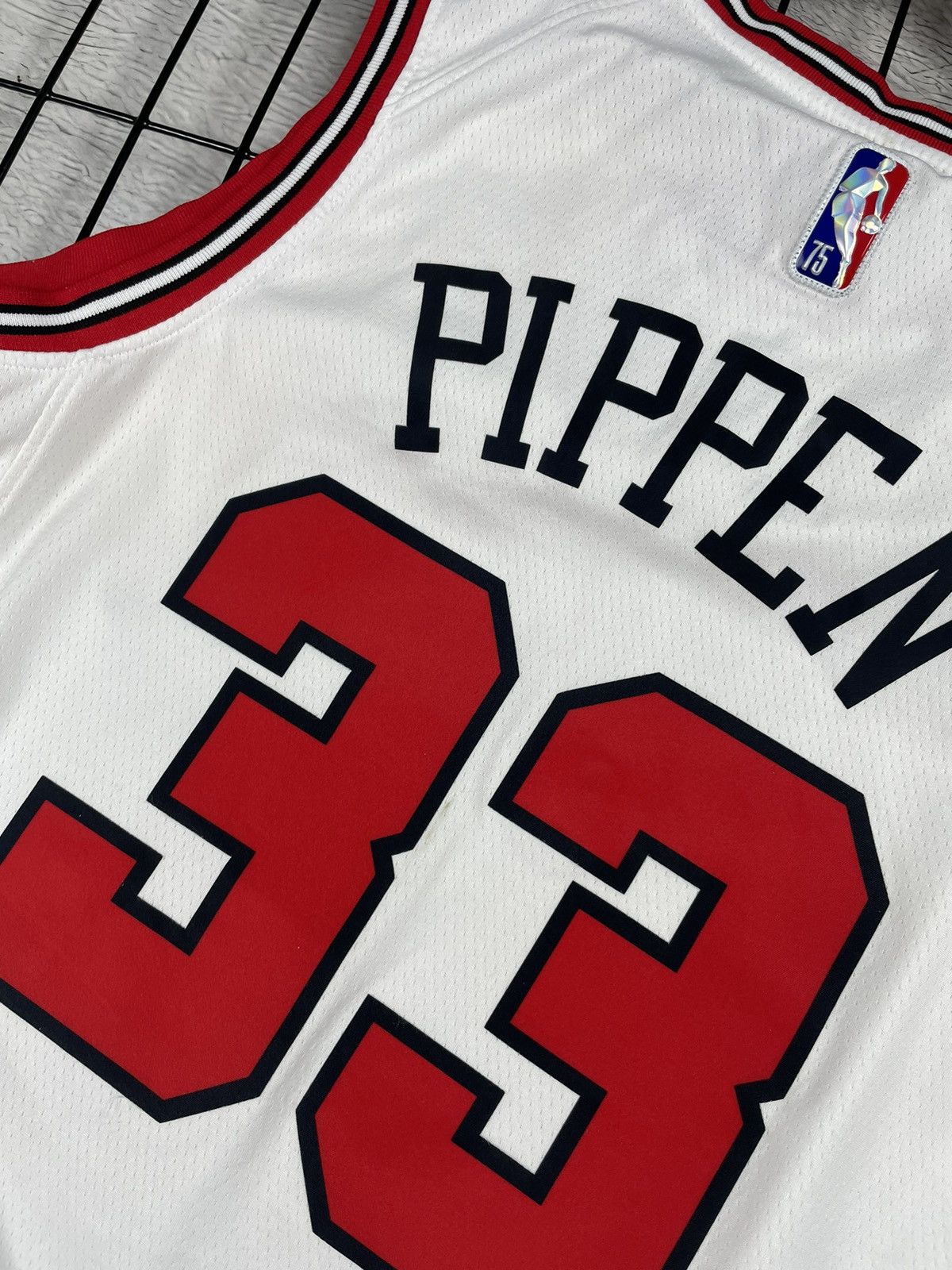 NBA × Nike × Vintage PIPPEN Vintage Chicago Bulls Nike Basketball Jersey L size Size US L / EU 52-54 / 3 - 14 Thumbnail