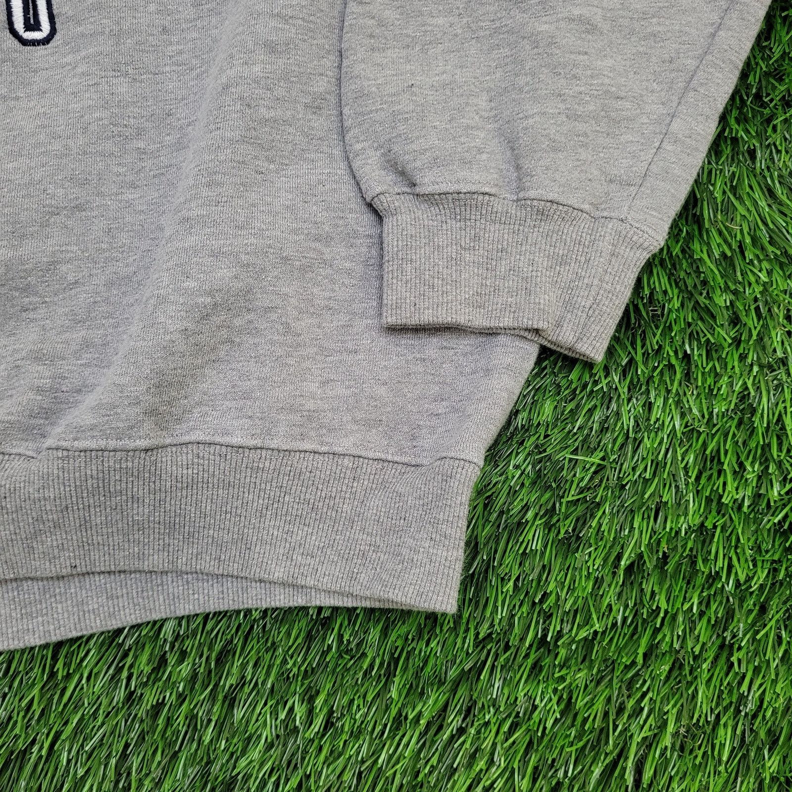 Vintage Vintage Warner-Bros Cropped Sweatshirt Large 24x24 Gray Crew Size US L / EU 52-54 / 3 - 13 Thumbnail
