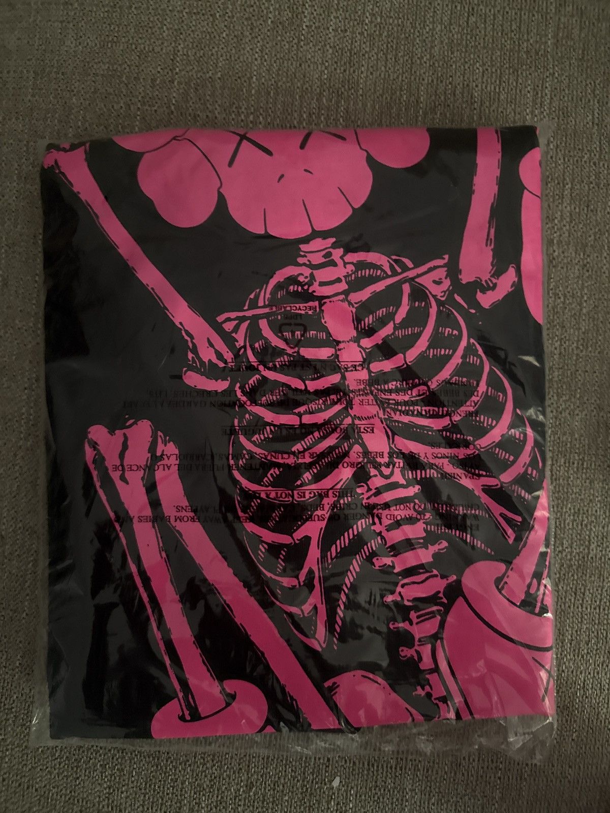 Kaws Kaws New Fliction tee Size US L / EU 52-54 / 3 - 2 Thumbnail