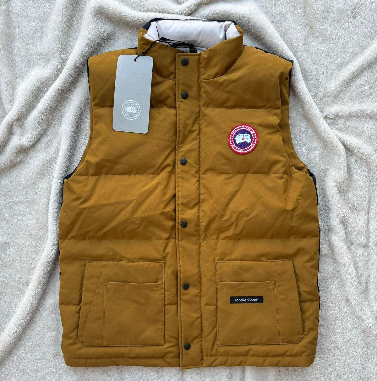 Canada Goose Canada Goose Gold / Navy Freestyle Crew Vest Size US L / EU 52-54 / 3 - 1 Thumbnail