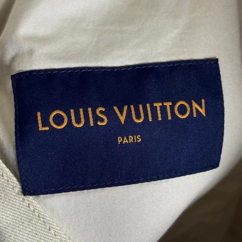 Louis Vuitton Louis Vuitton Large pocket jacket with detachable fur colla Size US S / EU 44-46 / 1 - 2 Thumbnail