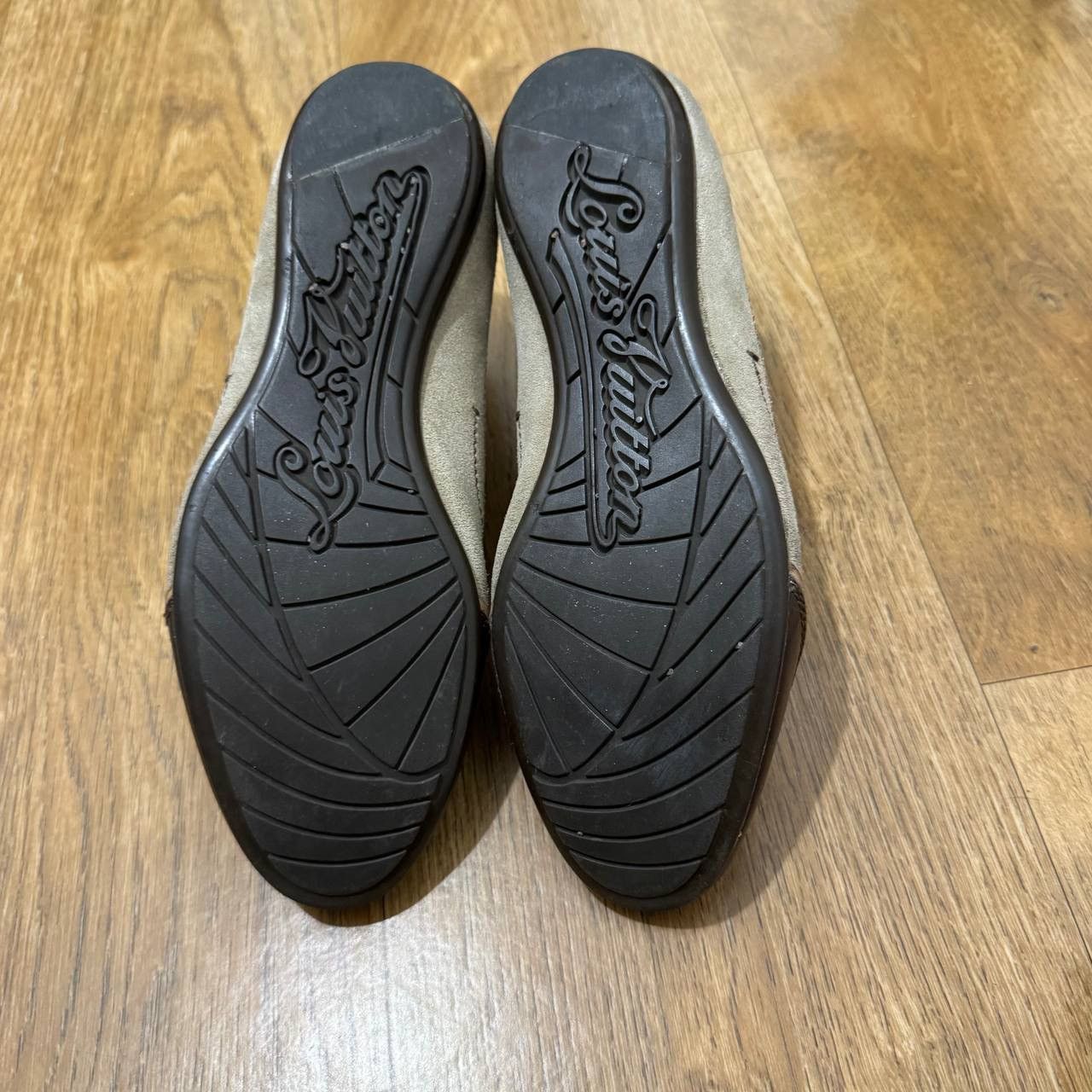 Louis Vuitton LOUIS VUITTON SUEDE LEATHER LV LOGO SNEAKERS Size US 8 / EU 41 - 7 Thumbnail