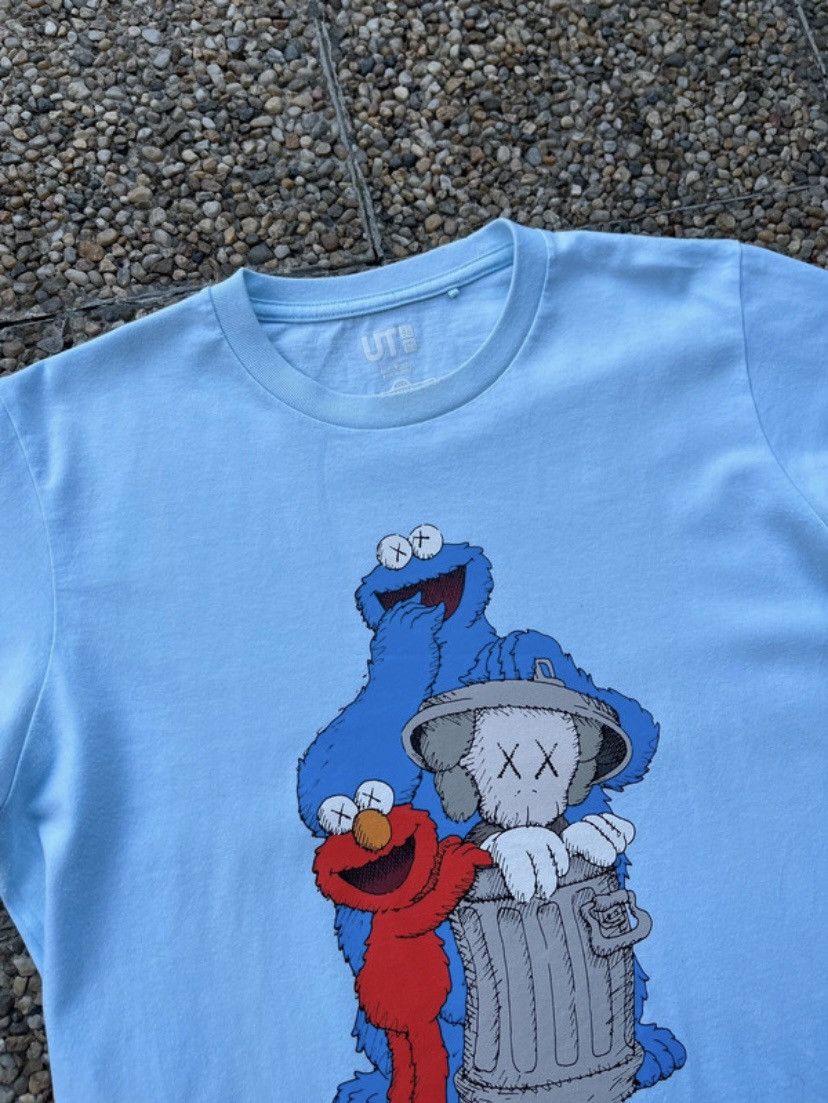 Kaws × Uniqlo KAWS × Uniqlo × Sesame Street Companion Trash Can Tee Size US S / EU 44-46 / 1 - 3 Thumbnail