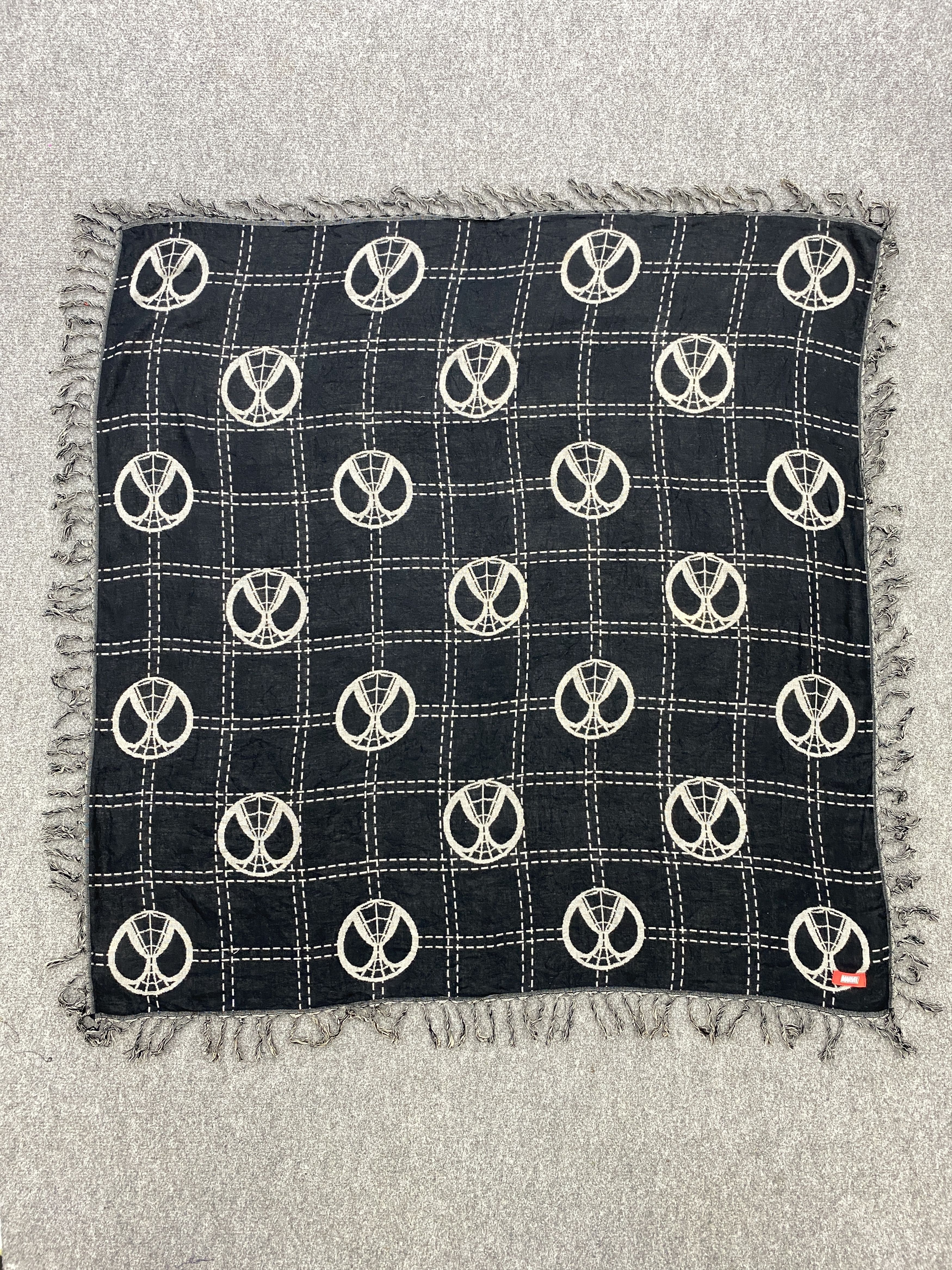 Marvel Comics × Vintage Marvel Wool Scarf Shawl Babushka head Scarf SN0032 Size ONE SIZE - 3 Thumbnail