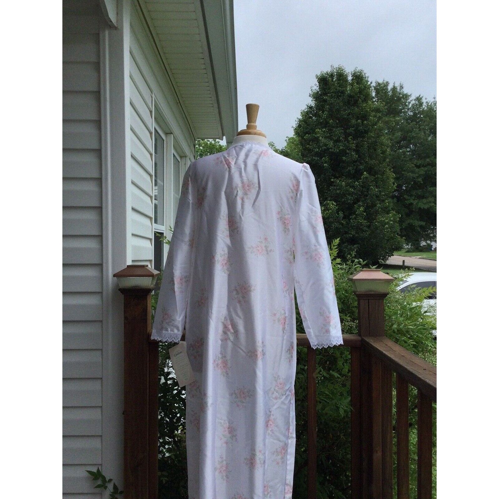 Other Barbizon White Floral Bethany Gown Nightgown Size Small NWT Size ONE SIZE - 8 Thumbnail