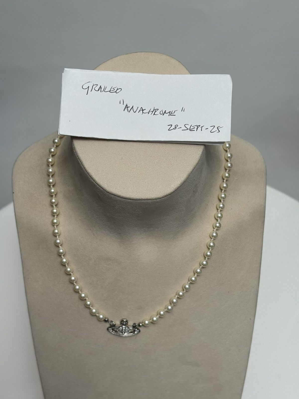 Vivienne Westwood Vivienn Bas Relief Pearl Necklace Size ONE SIZE - 10 Thumbnail