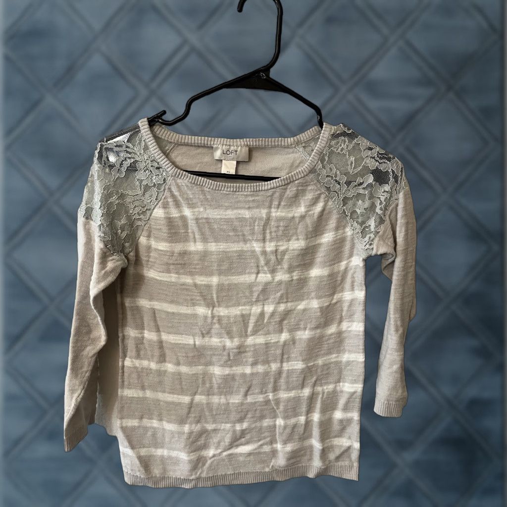 Ann Taylor ANN TAYLOR LOFT Women’s XS Gray Striped Lace Shoulder Cotton Knit Blouse Size XS / US 0-2 / IT 36-38 - 1 Thumbnail