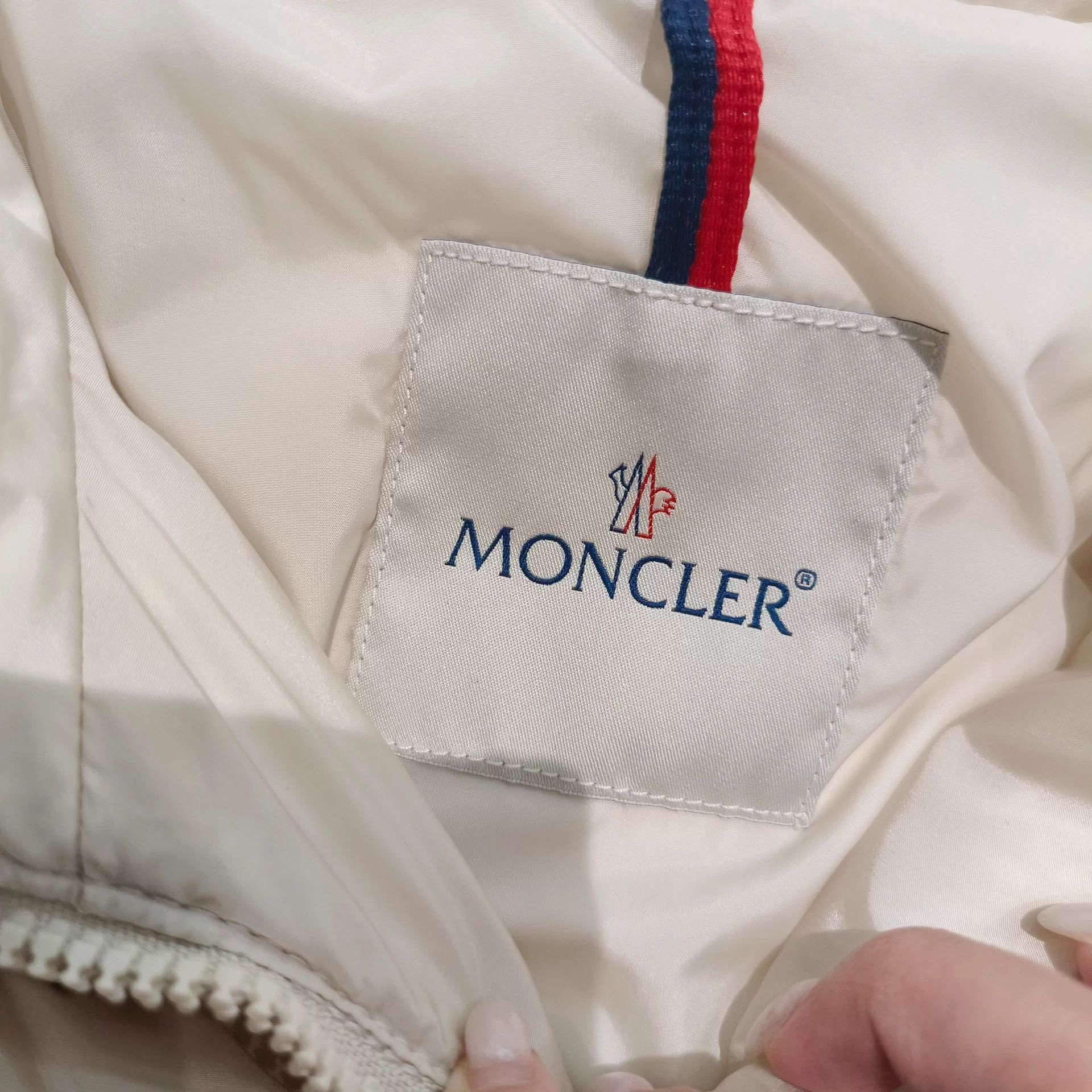 Moncler Moncler down jacket women's Size 0 white hidden hood Size XS / US 0-2 / IT 36-38 - 3 Thumbnail