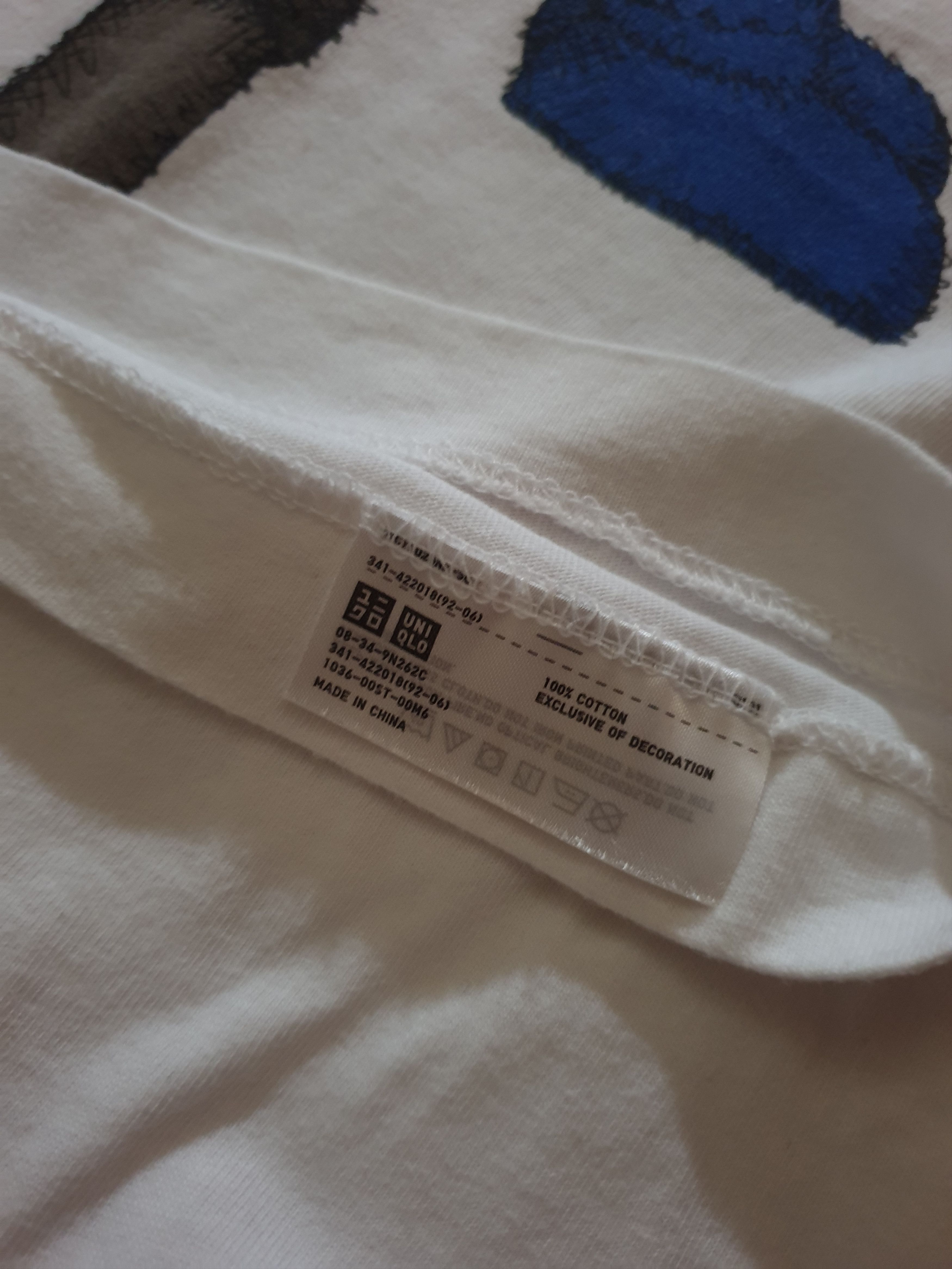 Japanese Brand Uniqlo x kaws Japanese brand shirt Size US M / EU 48-50 / 2 - 3 Thumbnail