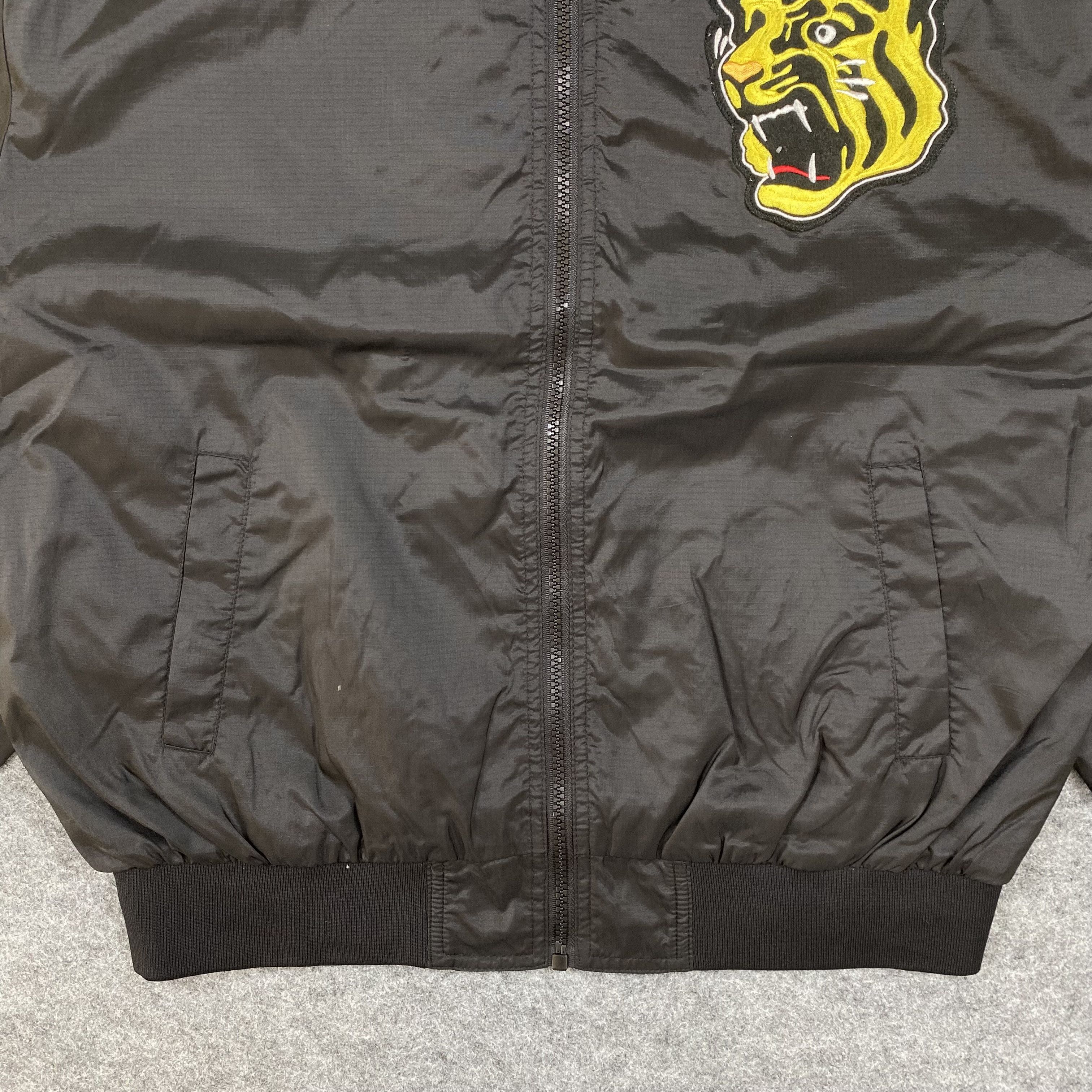 Japanese Brand VINTAGE Hanshin Tigers Japanese Baseball Bomber Jacket-J577 Size US L / EU 52-54 / 3 - 6 Thumbnail