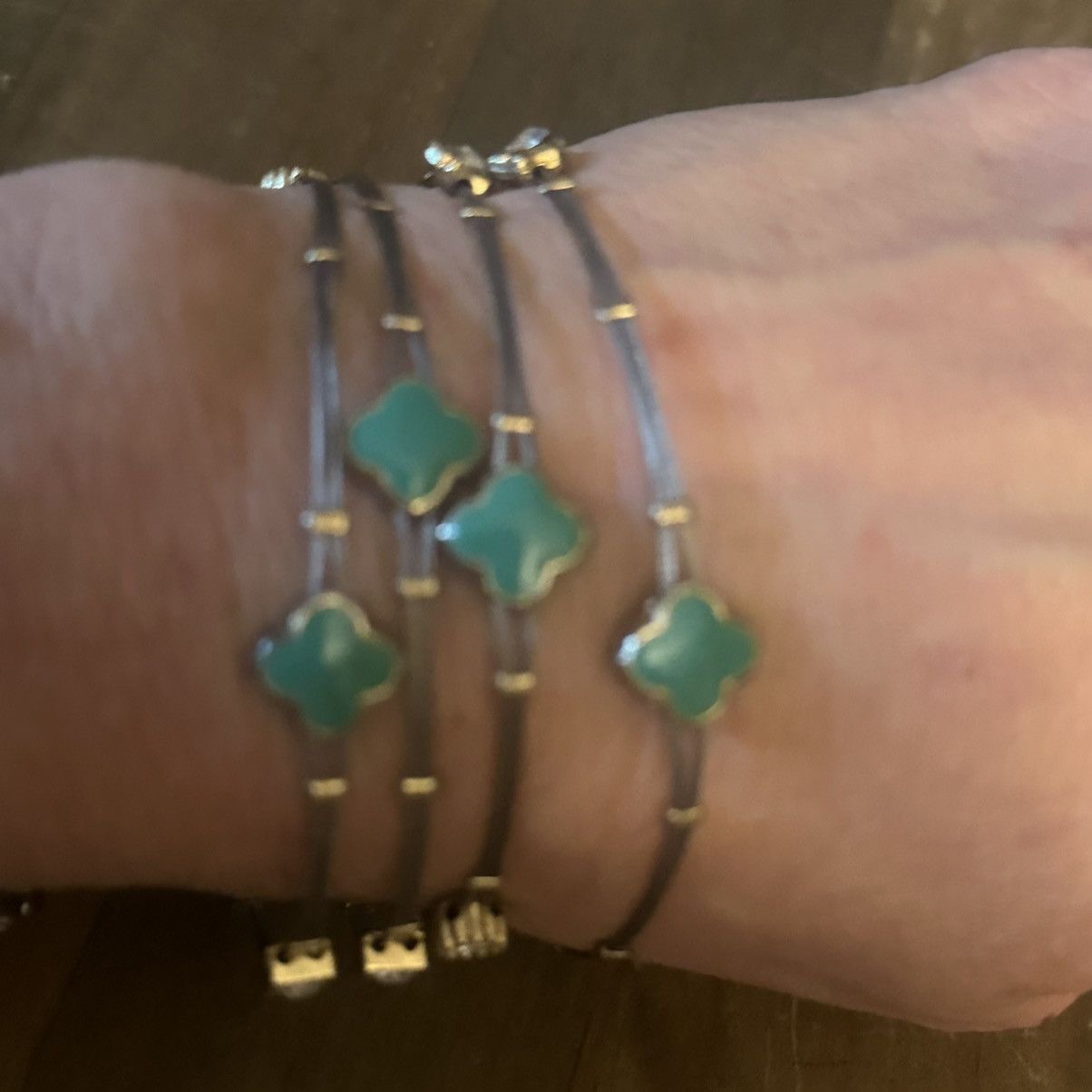 Other Silver tone turquoise enamel clover wire bracelets Size ONE SIZE - 3 Thumbnail
