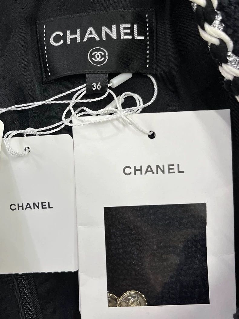 Chanel Chanel Black four-pocket tweed coat Size XS / US 0-2 / IT 36-38 - 4 Thumbnail