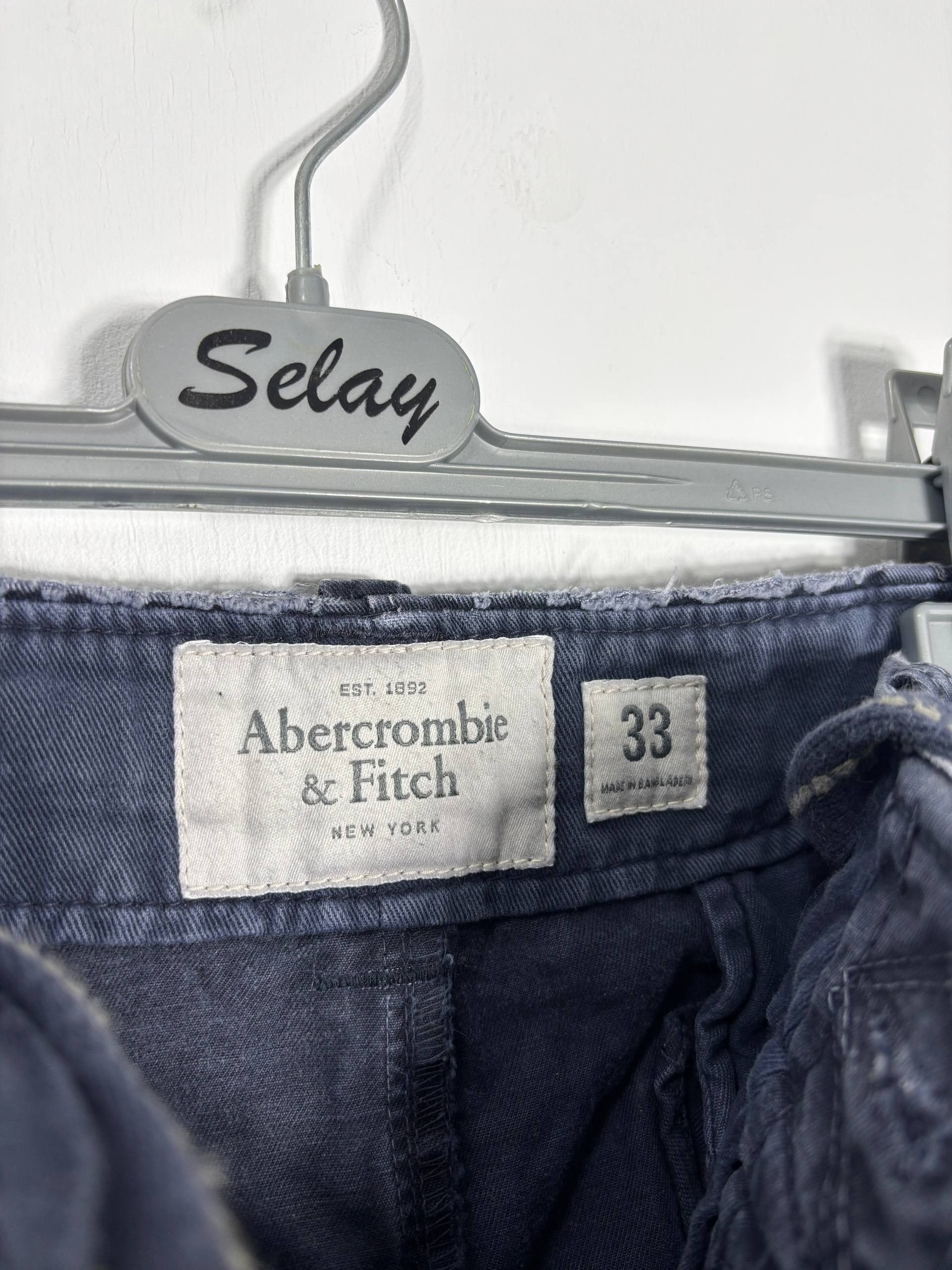 Abercrombie & Fitch Abercrombie Fitch Y2K Cargo Fade Distressed Bermuda Shorts Size US 33 - 6 Thumbnail