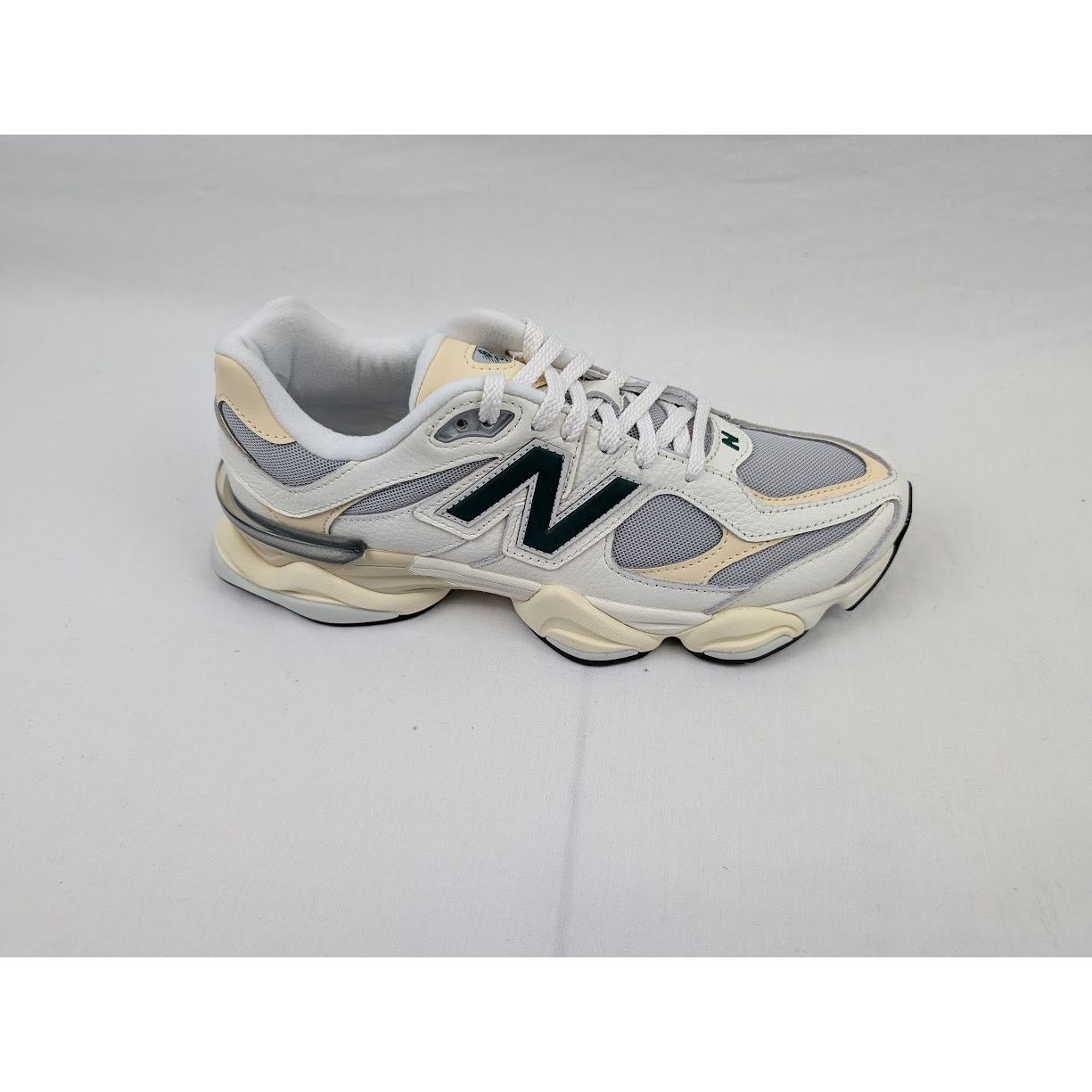 New Balance o1rshd1 Low-Top Sneakers in Off White Size US 10 / EU 43 - 2 Thumbnail
